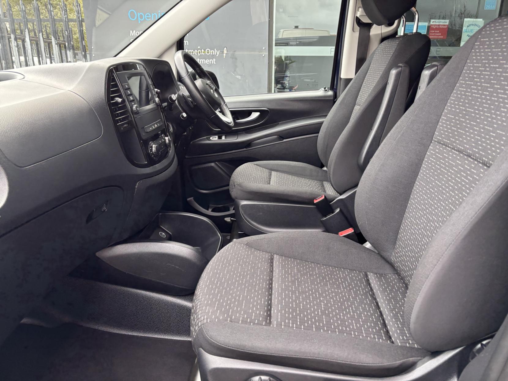 Mercedes-Benz Vito 2.0 119 CDI Premium Crew Van 5dr Diesel G-Tronic RWD L1 Euro 6 (s/s) (190 ps)