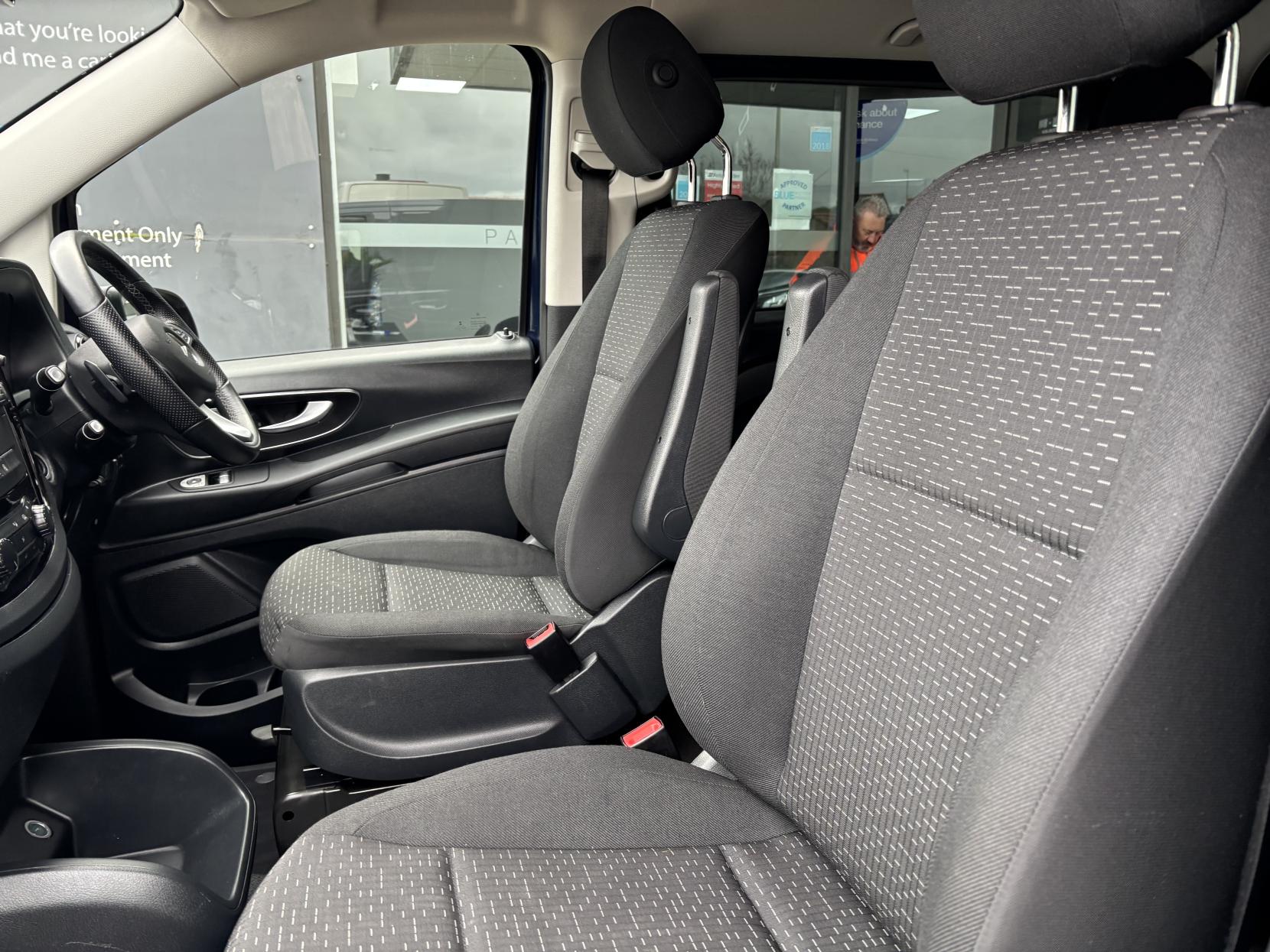 Mercedes-Benz Vito 2.0 119 CDI Premium Crew Van 5dr Diesel G-Tronic RWD L1 Euro 6 (s/s) (190 ps)