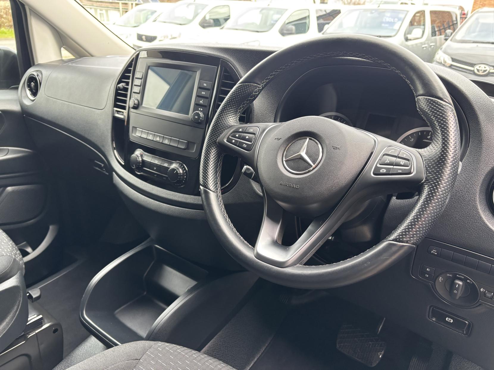 Mercedes-Benz Vito 2.0 119 CDI Premium Crew Van 5dr Diesel G-Tronic RWD L1 Euro 6 (s/s) (190 ps)