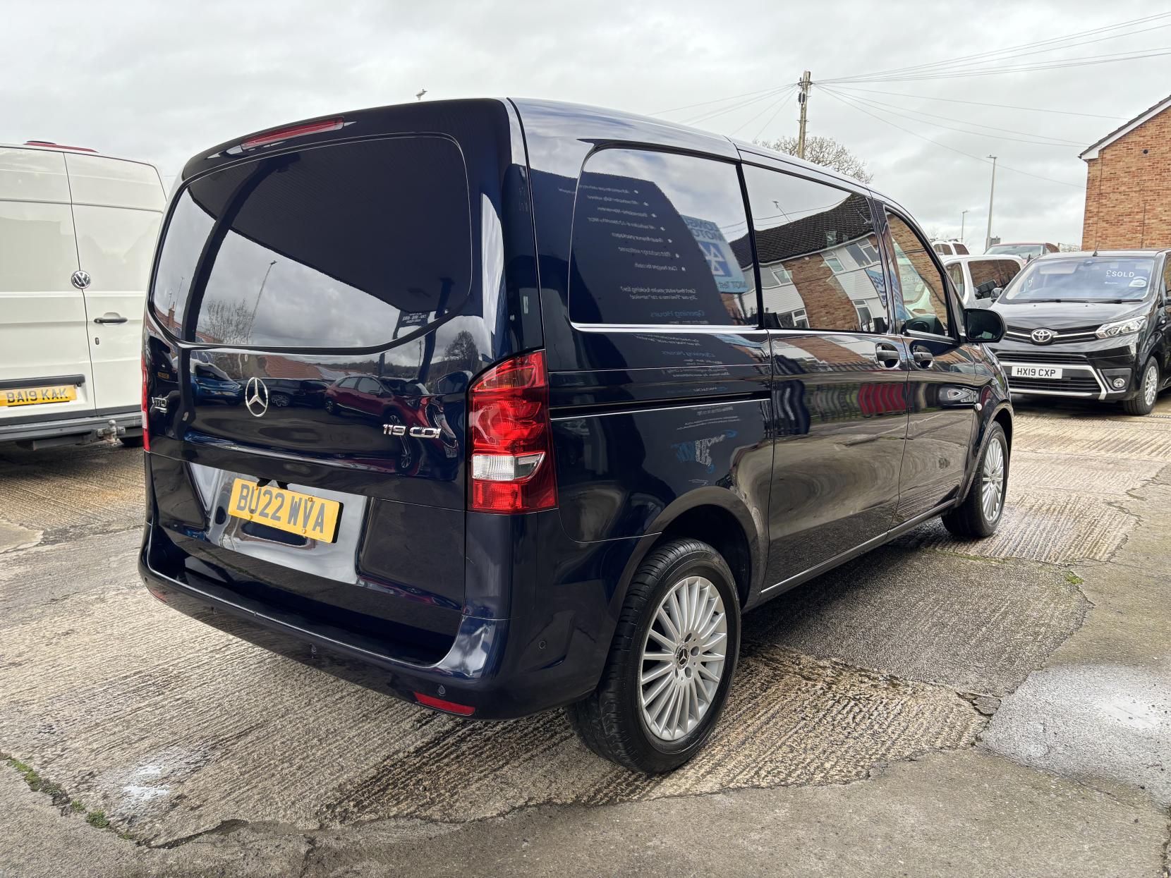 Mercedes-Benz Vito 2.0 119 CDI Premium Crew Van 5dr Diesel G-Tronic RWD L1 Euro 6 (s/s) (190 ps)