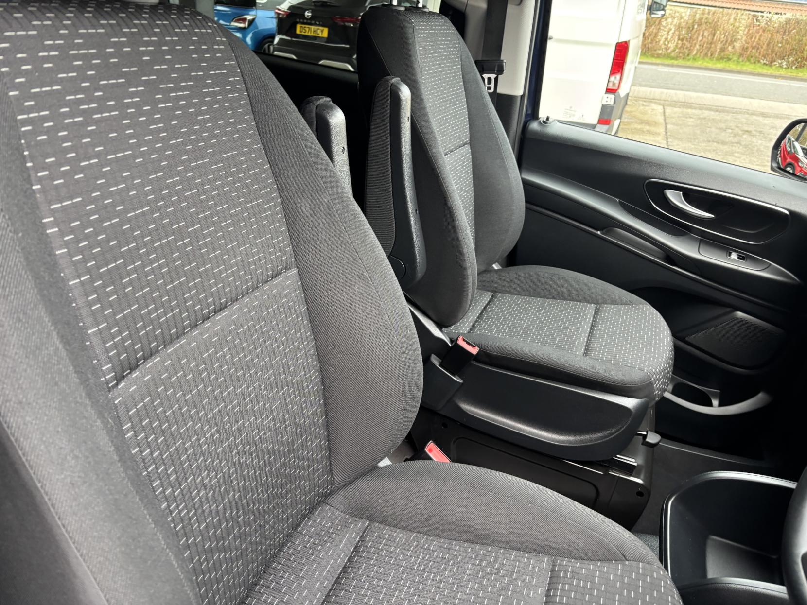 Mercedes-Benz Vito 2.0 119 CDI Premium Crew Van 5dr Diesel G-Tronic RWD L1 Euro 6 (s/s) (190 ps)