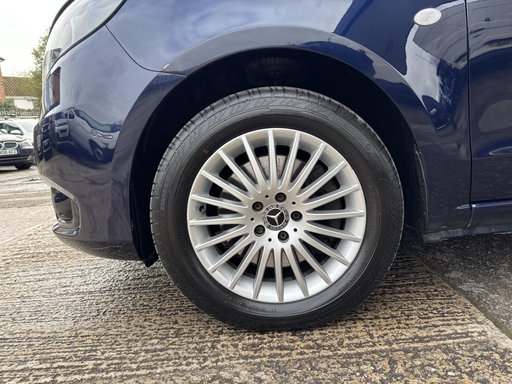 Mercedes-Benz Vito 2.0 119 CDI Premium Crew Van 5dr Diesel G-Tronic RWD L1 Euro 6 (s/s) (190 ps)