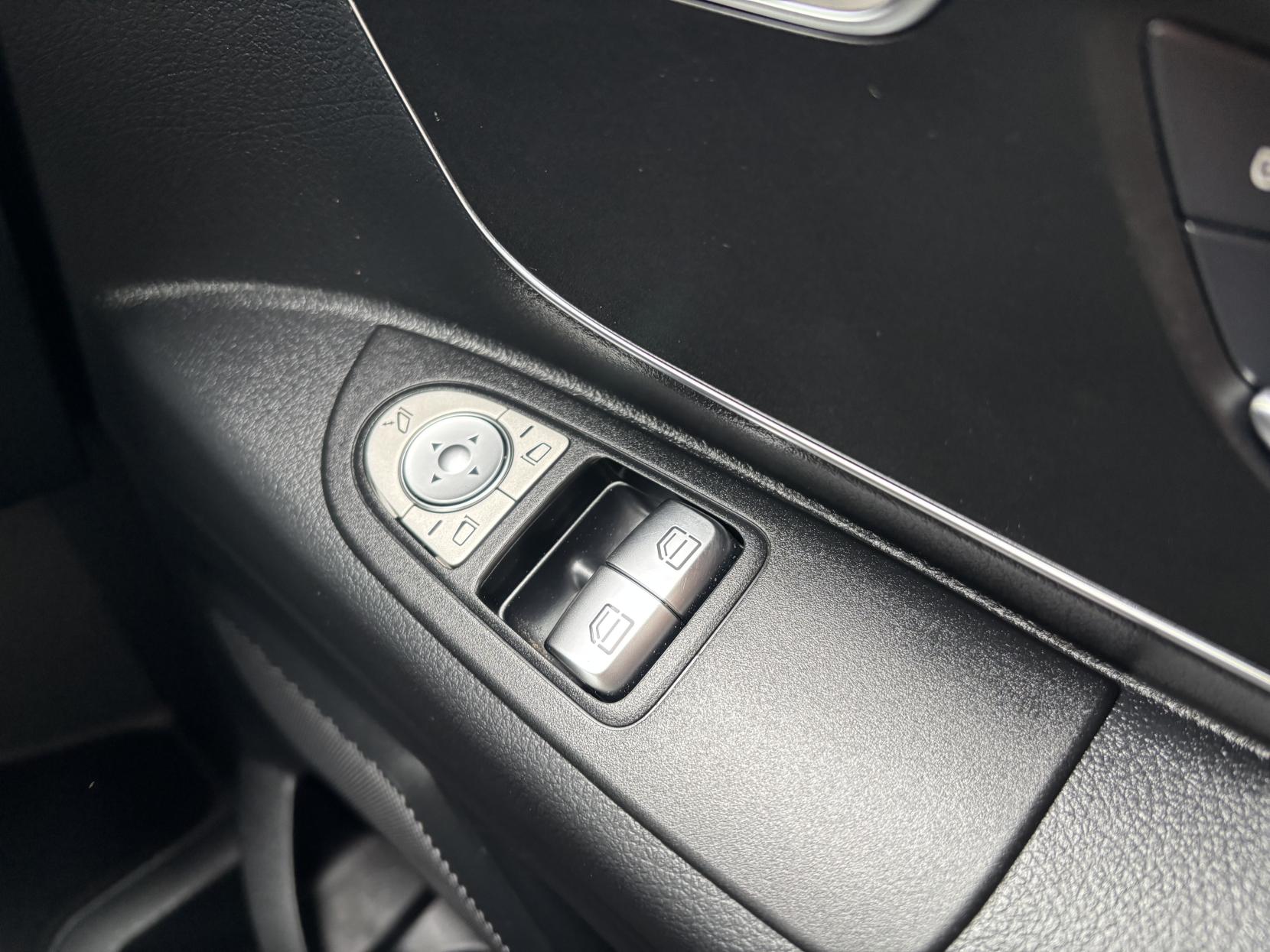 Mercedes-Benz Vito 2.0 119 CDI Premium Crew Van 5dr Diesel G-Tronic RWD L1 Euro 6 (s/s) (190 ps)