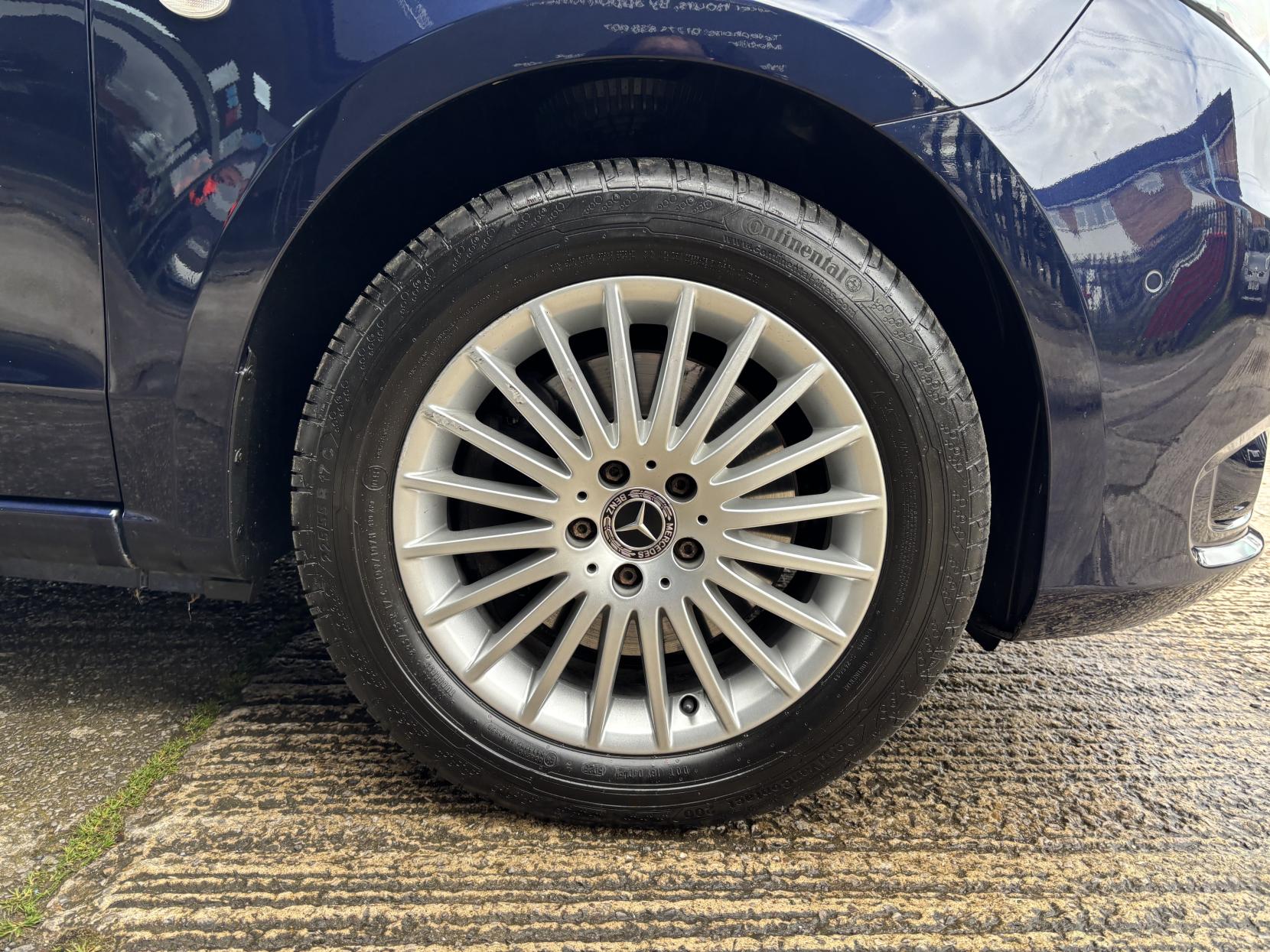 Mercedes-Benz Vito 2.0 119 CDI Premium Crew Van 5dr Diesel G-Tronic RWD L1 Euro 6 (s/s) (190 ps)