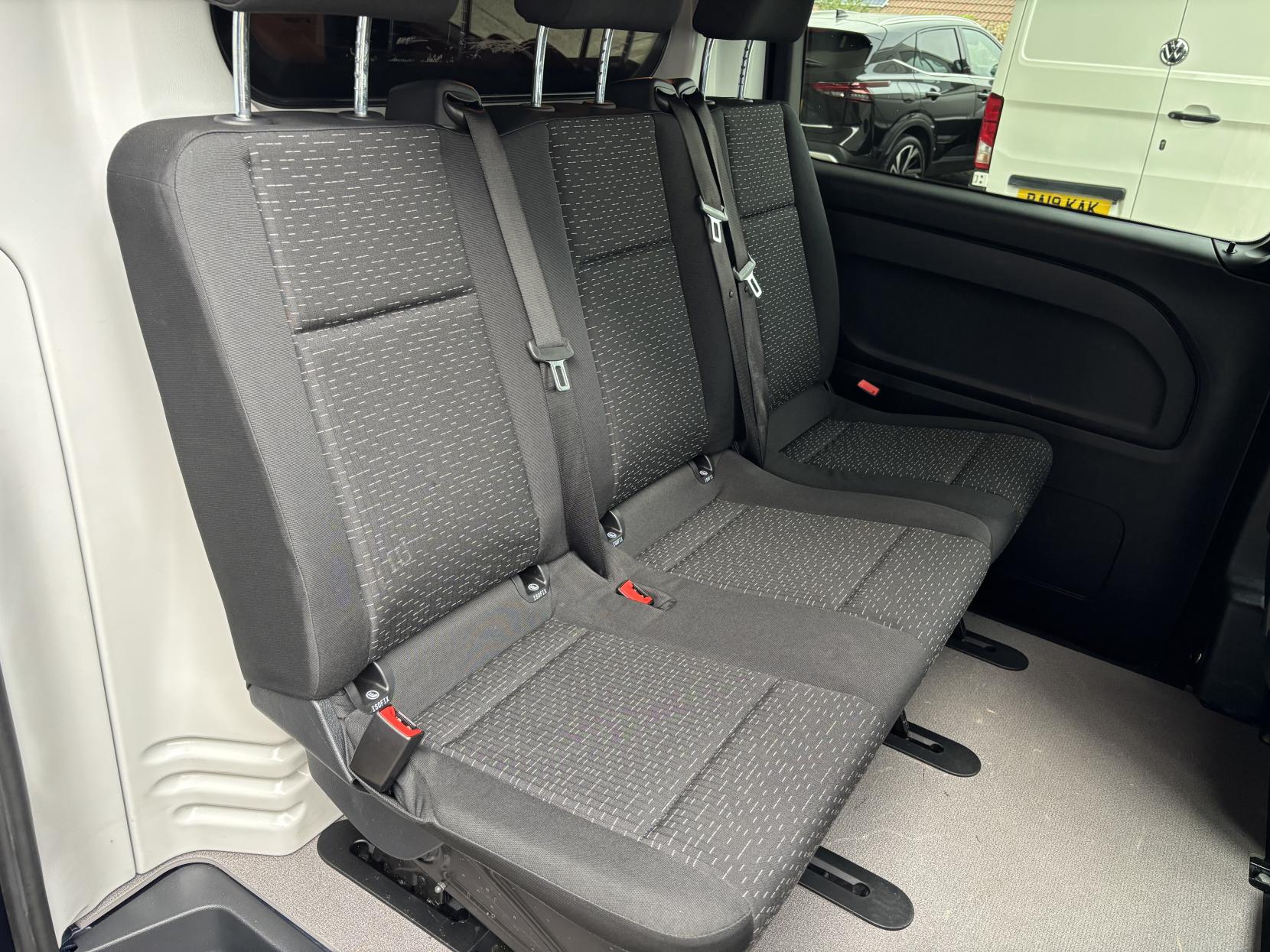 Mercedes-Benz Vito 2.0 119 CDI Premium Crew Van 5dr Diesel G-Tronic RWD L1 Euro 6 (s/s) (190 ps)