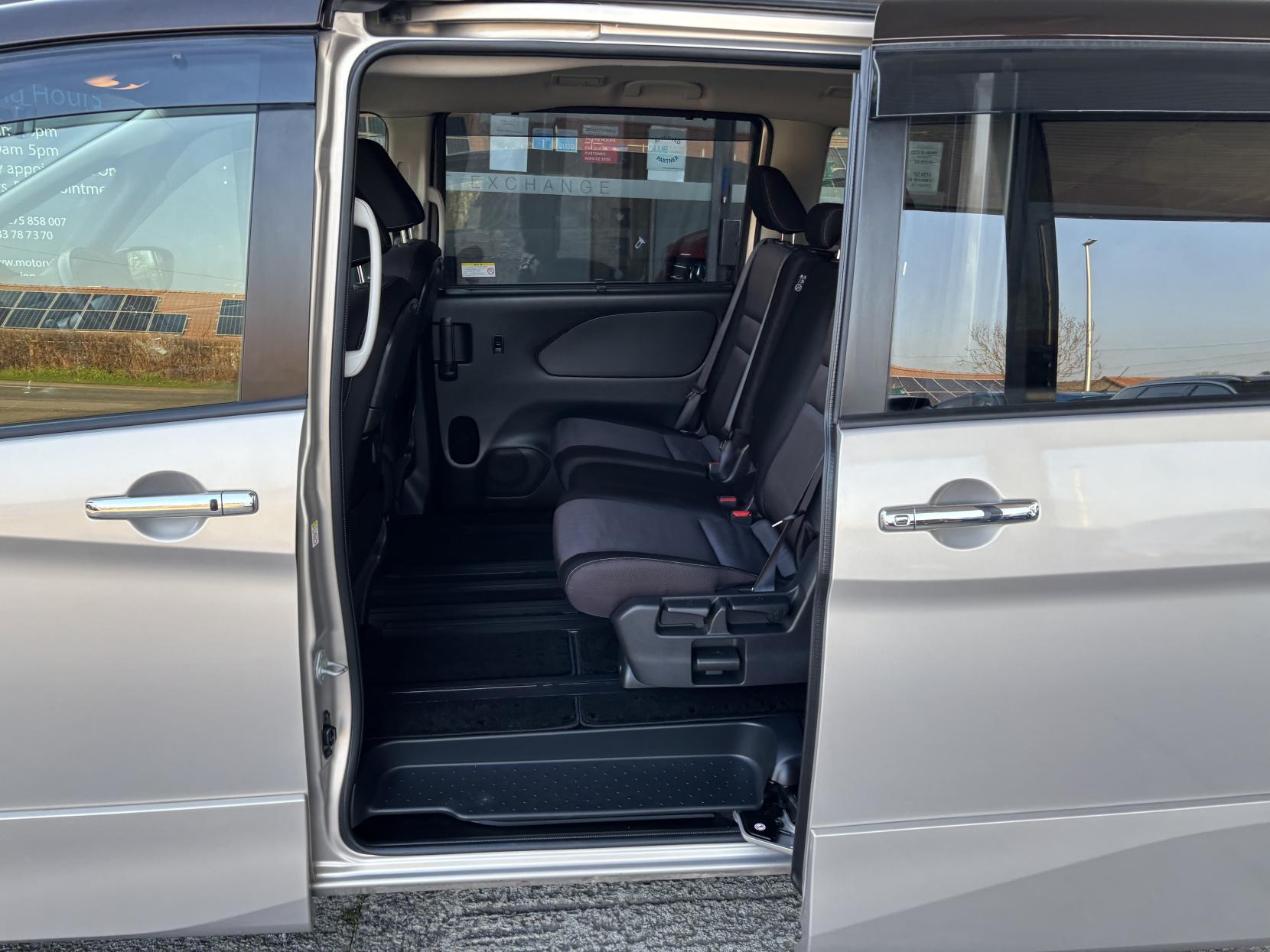 Nissan Serena Nissan Serena 2.0 Hybrid Highway Star