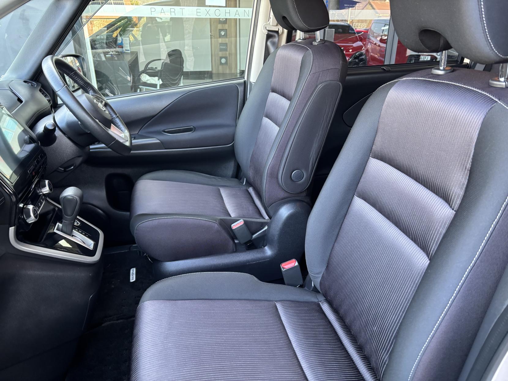 Nissan Serena Nissan Serena 2.0 Hybrid Highway Star