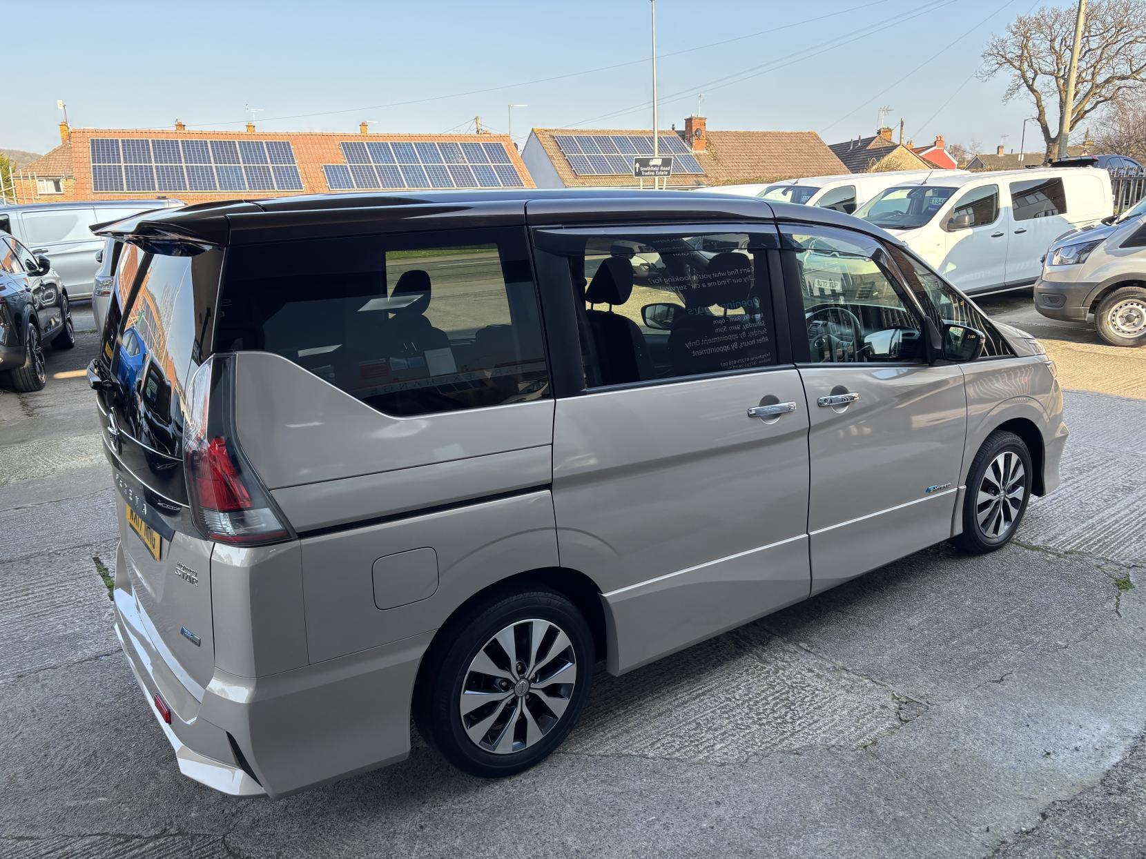 Nissan Serena Nissan Serena 2.0 Hybrid Highway Star