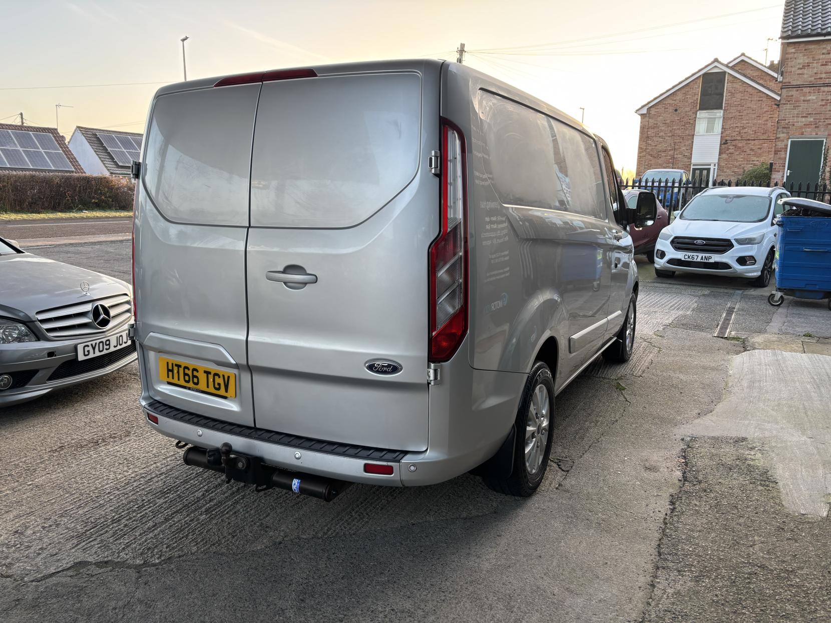 Ford Transit Custom 2.0 TDCi 290 Limited Panel Van 5dr Diesel Manual L1 H1 (163 g/km, 128 bhp)