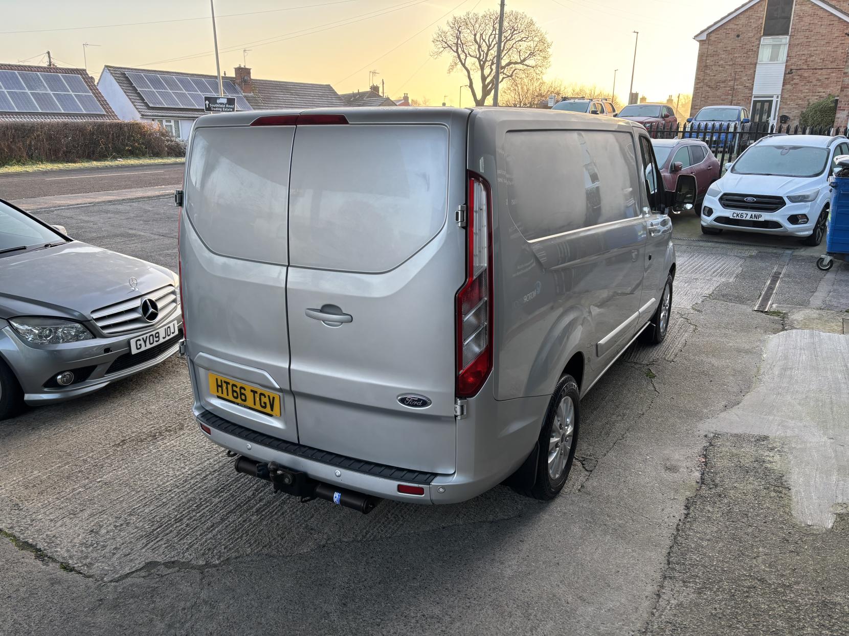 Ford Transit Custom 2.0 TDCi 290 Limited Panel Van 5dr Diesel Manual L1 H1 (163 g/km, 128 bhp)