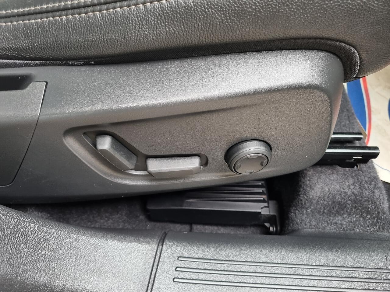 Volvo XC40 1.5h T5 Twin Engine Recharge 10.7kWh Inscription Pro SUV 5dr Petrol Plug-in Hybrid Auto Euro 6 (s/s) (262 ps)