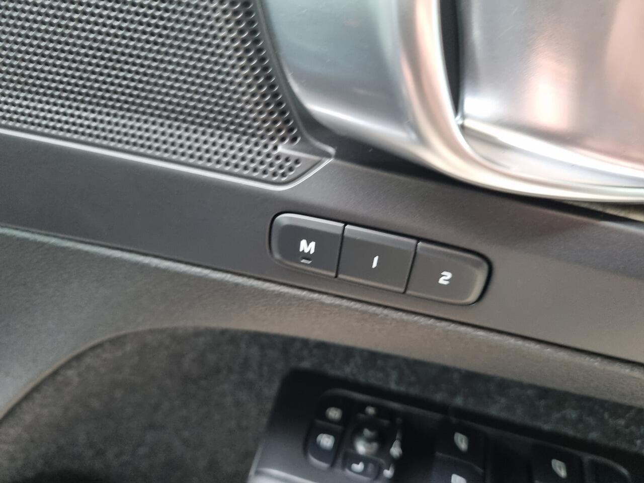 Volvo XC40 1.5h T5 Twin Engine Recharge 10.7kWh Inscription Pro SUV 5dr Petrol Plug-in Hybrid Auto Euro 6 (s/s) (262 ps)