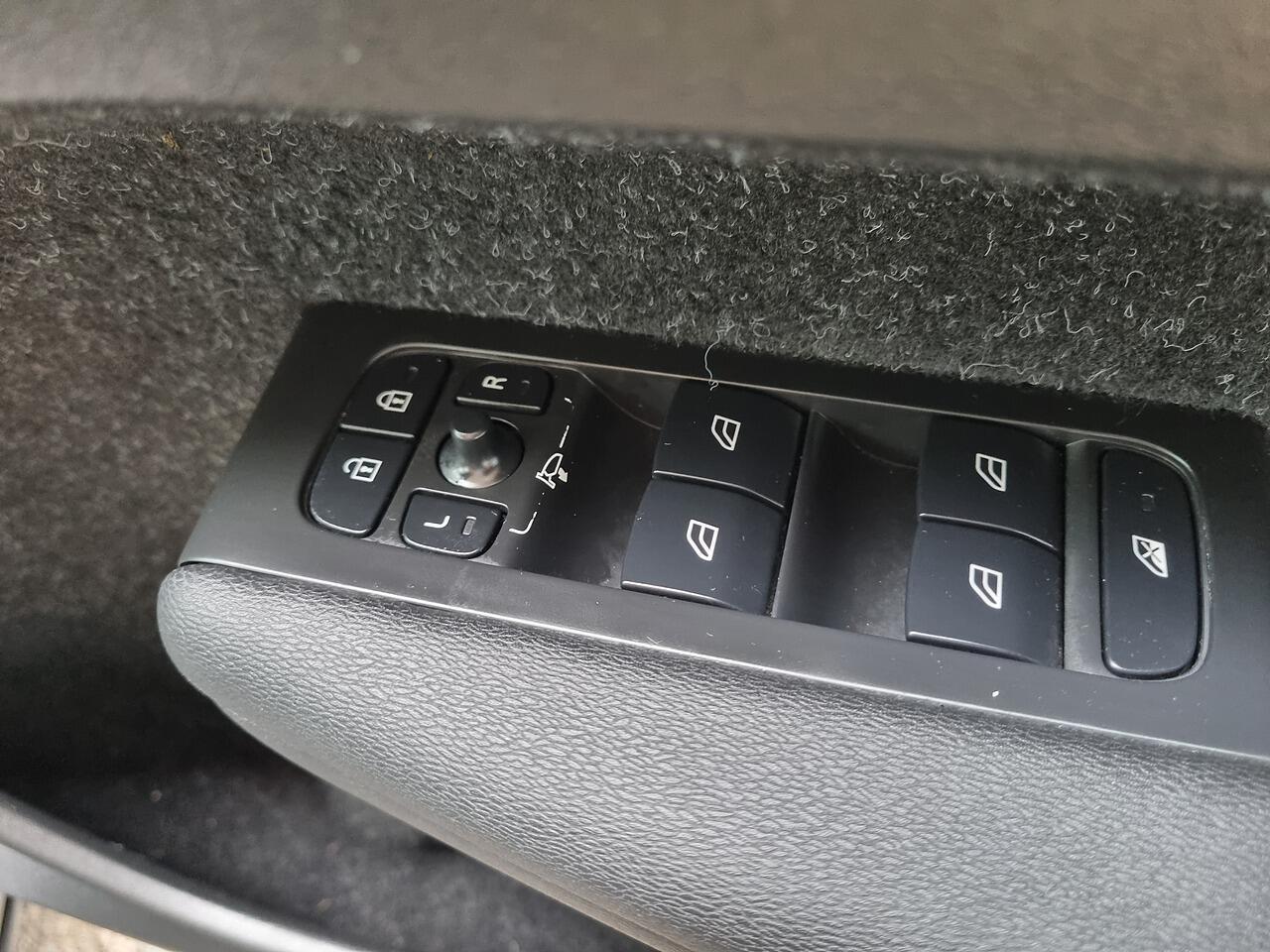 Volvo XC40 1.5h T5 Twin Engine Recharge 10.7kWh Inscription Pro SUV 5dr Petrol Plug-in Hybrid Auto Euro 6 (s/s) (262 ps)