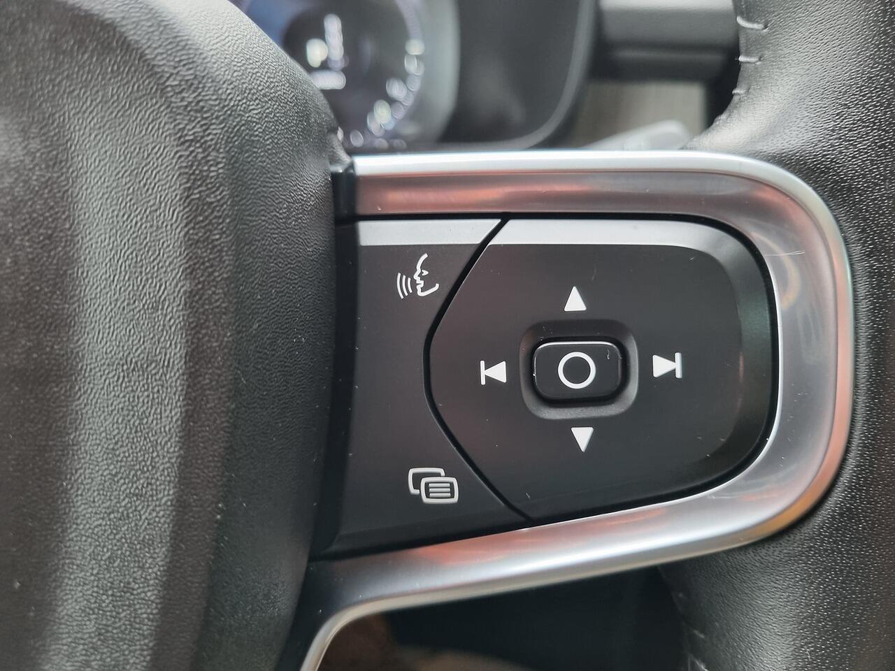 Volvo XC40 1.5h T5 Twin Engine Recharge 10.7kWh Inscription Pro SUV 5dr Petrol Plug-in Hybrid Auto Euro 6 (s/s) (262 ps)