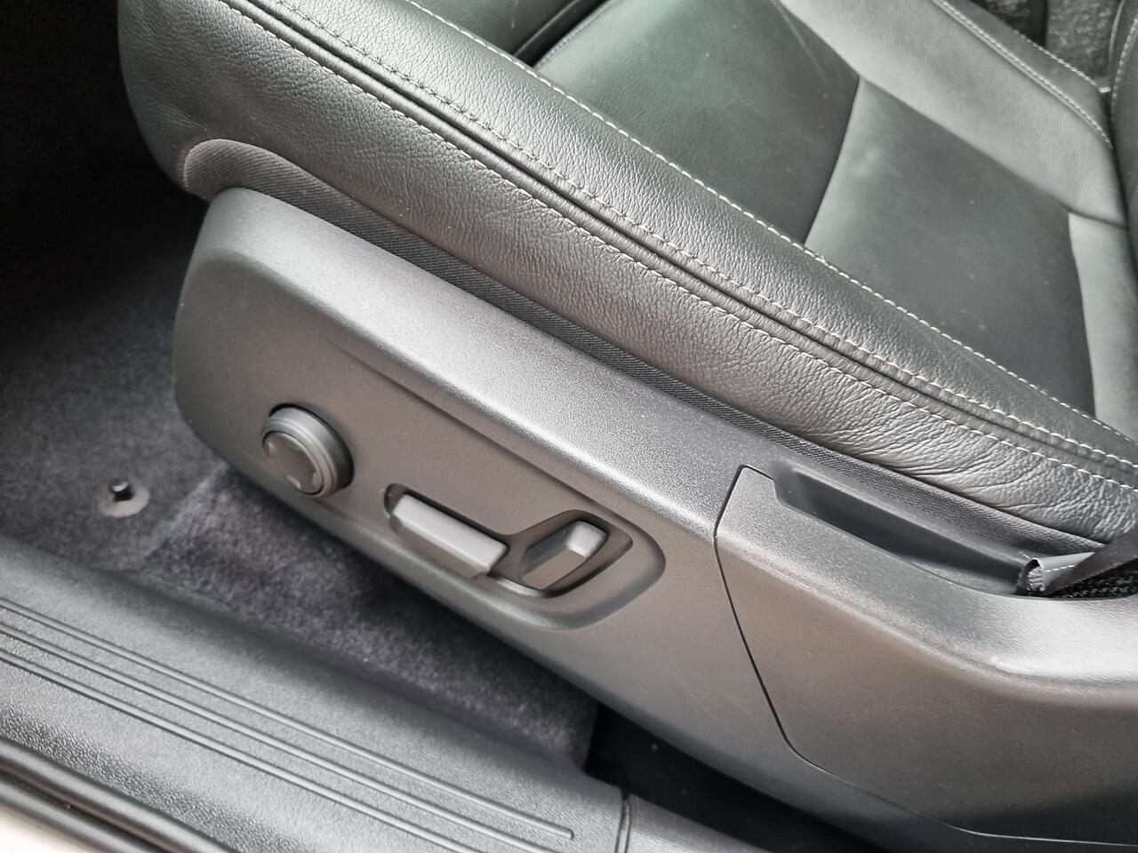 Volvo XC40 1.5h T5 Twin Engine Recharge 10.7kWh Inscription Pro SUV 5dr Petrol Plug-in Hybrid Auto Euro 6 (s/s) (262 ps)