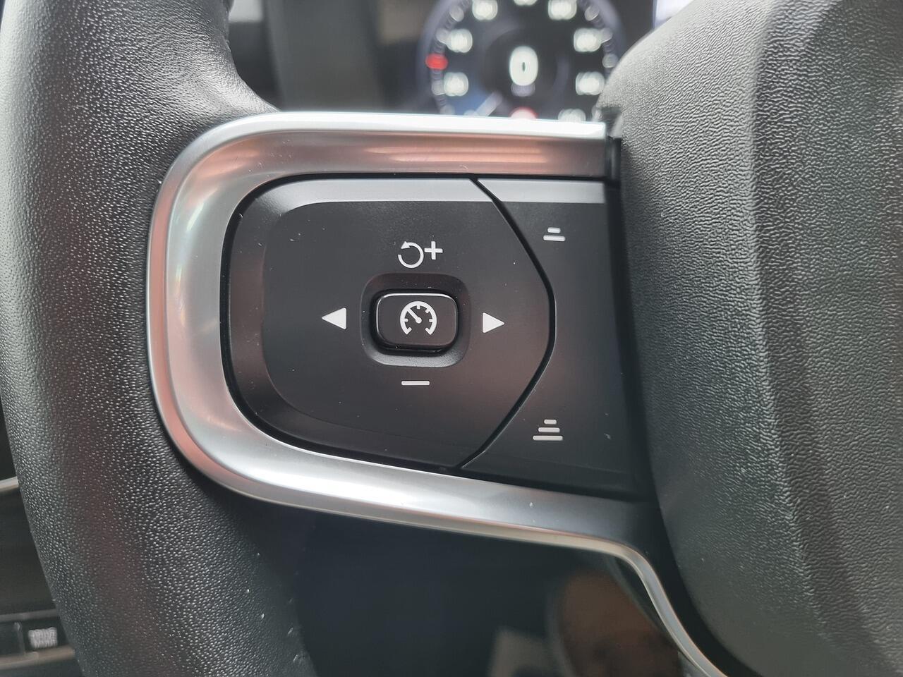 Volvo XC40 1.5h T5 Twin Engine Recharge 10.7kWh Inscription Pro SUV 5dr Petrol Plug-in Hybrid Auto Euro 6 (s/s) (262 ps)