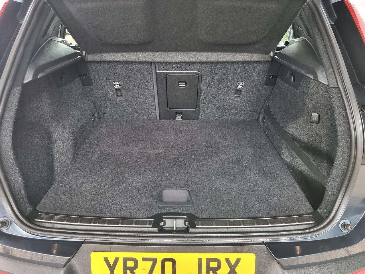 Volvo XC40 1.5h T5 Twin Engine Recharge 10.7kWh Inscription Pro SUV 5dr Petrol Plug-in Hybrid Auto Euro 6 (s/s) (262 ps)