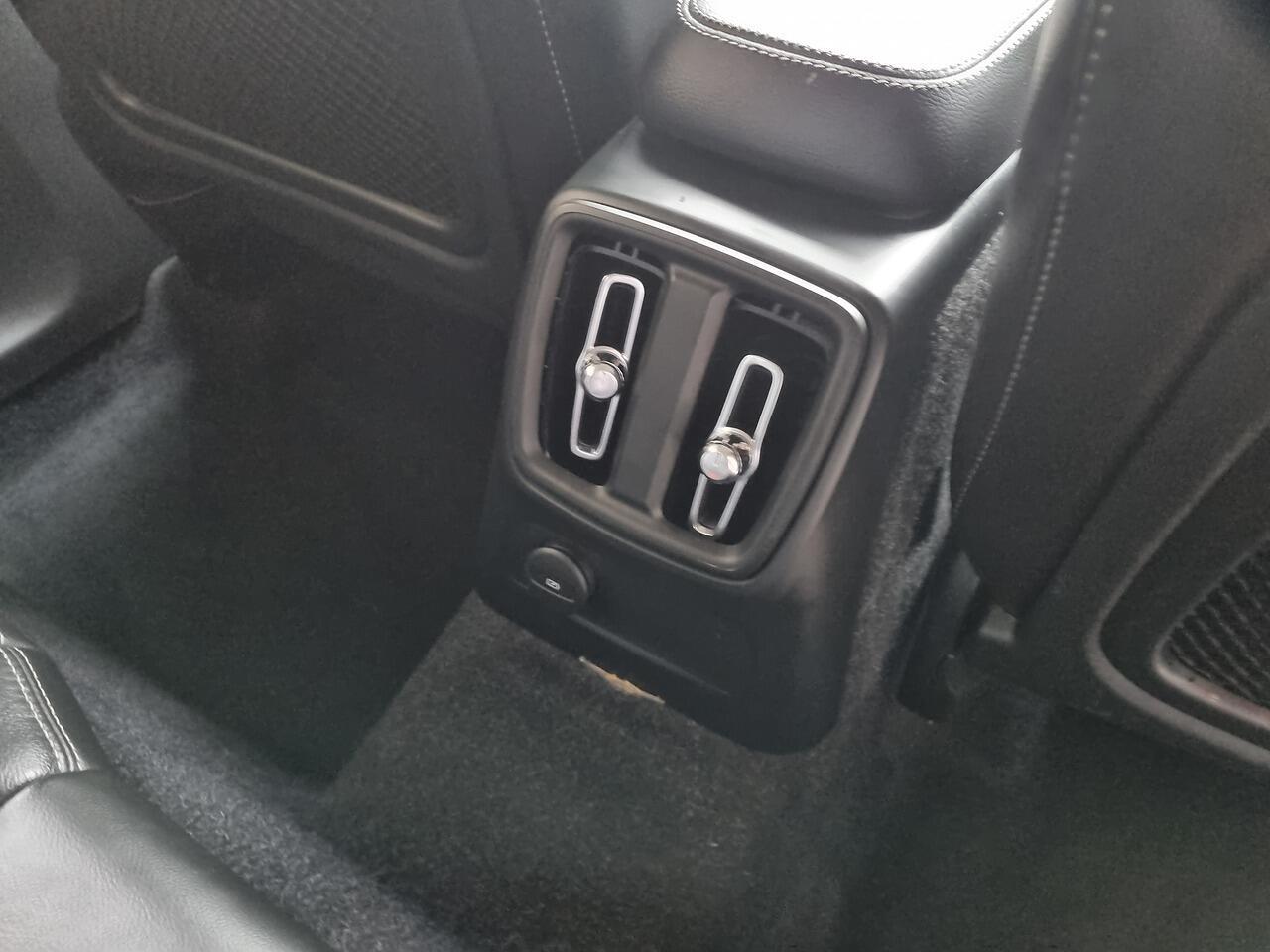 Volvo XC40 1.5h T5 Twin Engine Recharge 10.7kWh Inscription Pro SUV 5dr Petrol Plug-in Hybrid Auto Euro 6 (s/s) (262 ps)