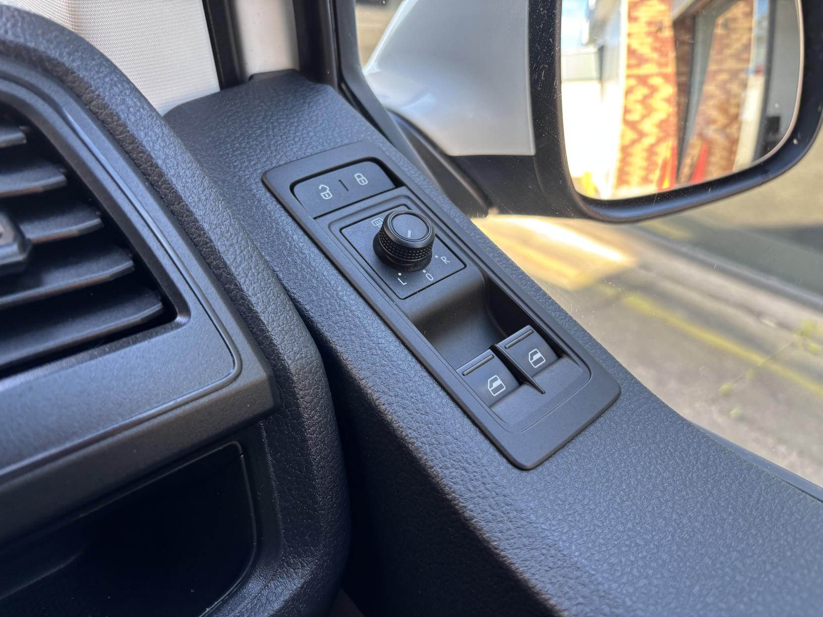 Volkswagen Transporter 2.0 TDI T32 BlueMotion Tech Highline Panel Van 5dr Diesel Manual 4Motion SWB Euro 6 (s/s) (150 ps)