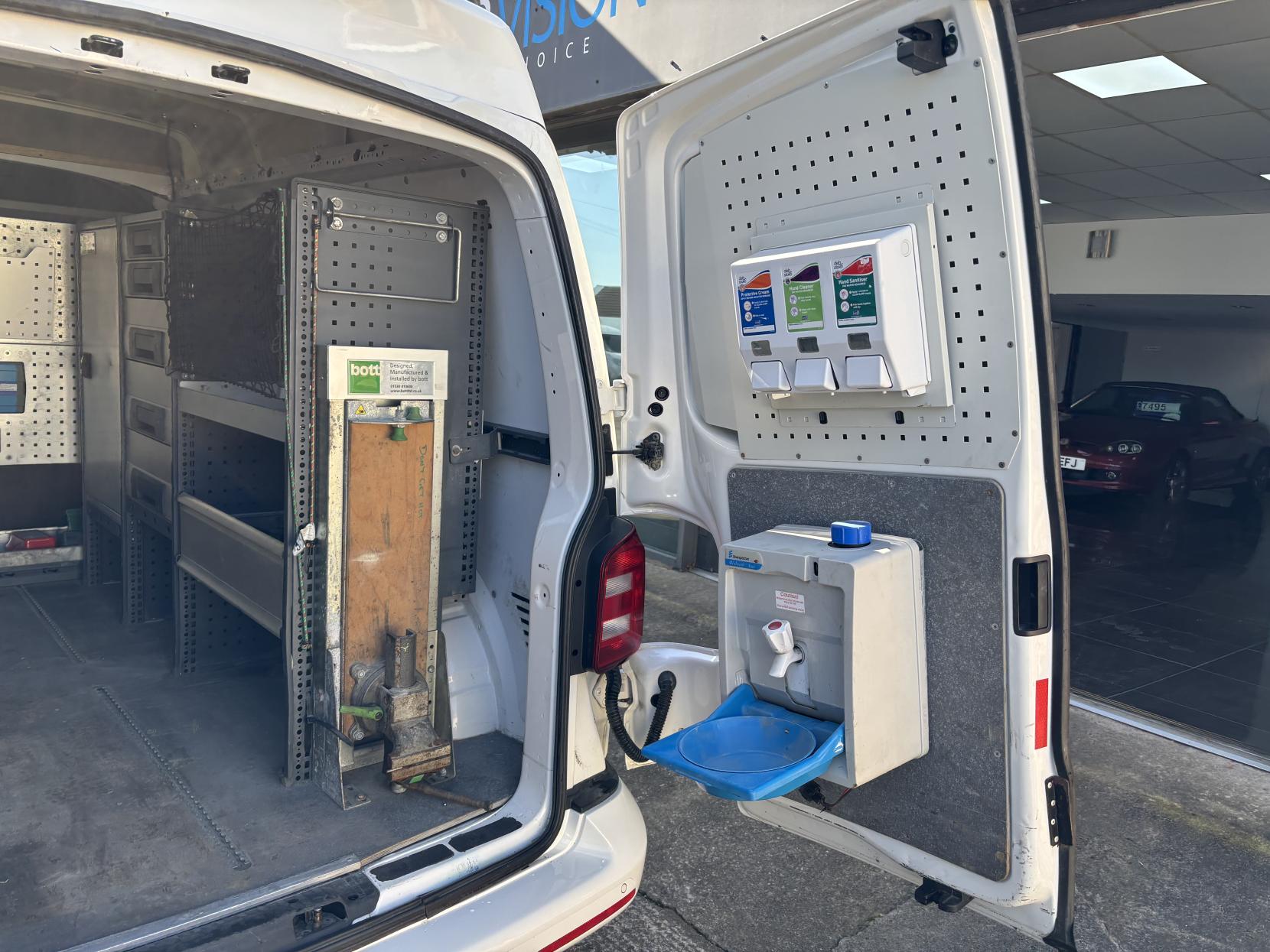 Volkswagen Transporter 2.0 TDI T32 BlueMotion Tech Highline Panel Van 5dr Diesel Manual 4Motion SWB Euro 6 (s/s) (150 ps)