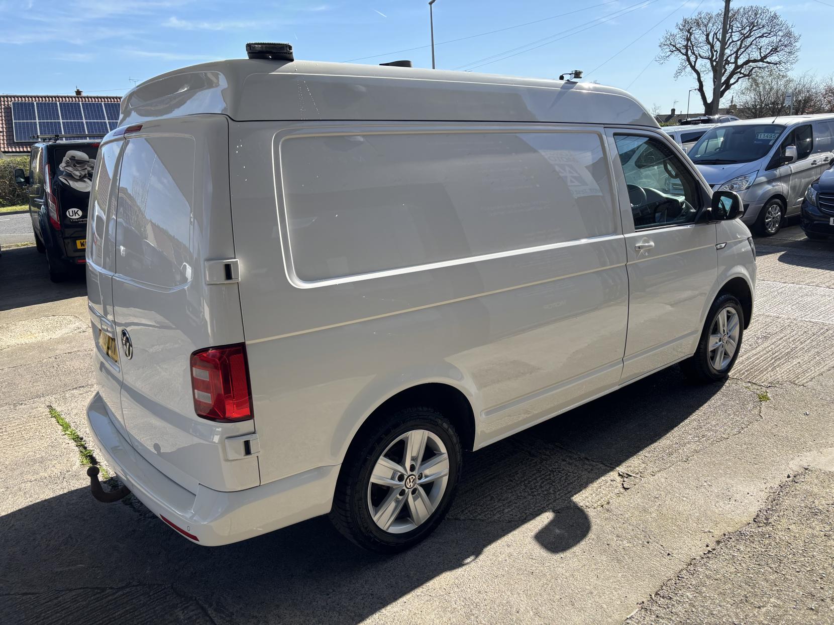 Volkswagen Transporter 2.0 TDI T32 BlueMotion Tech Highline Panel Van 5dr Diesel Manual 4Motion SWB Euro 6 (s/s) (150 ps)