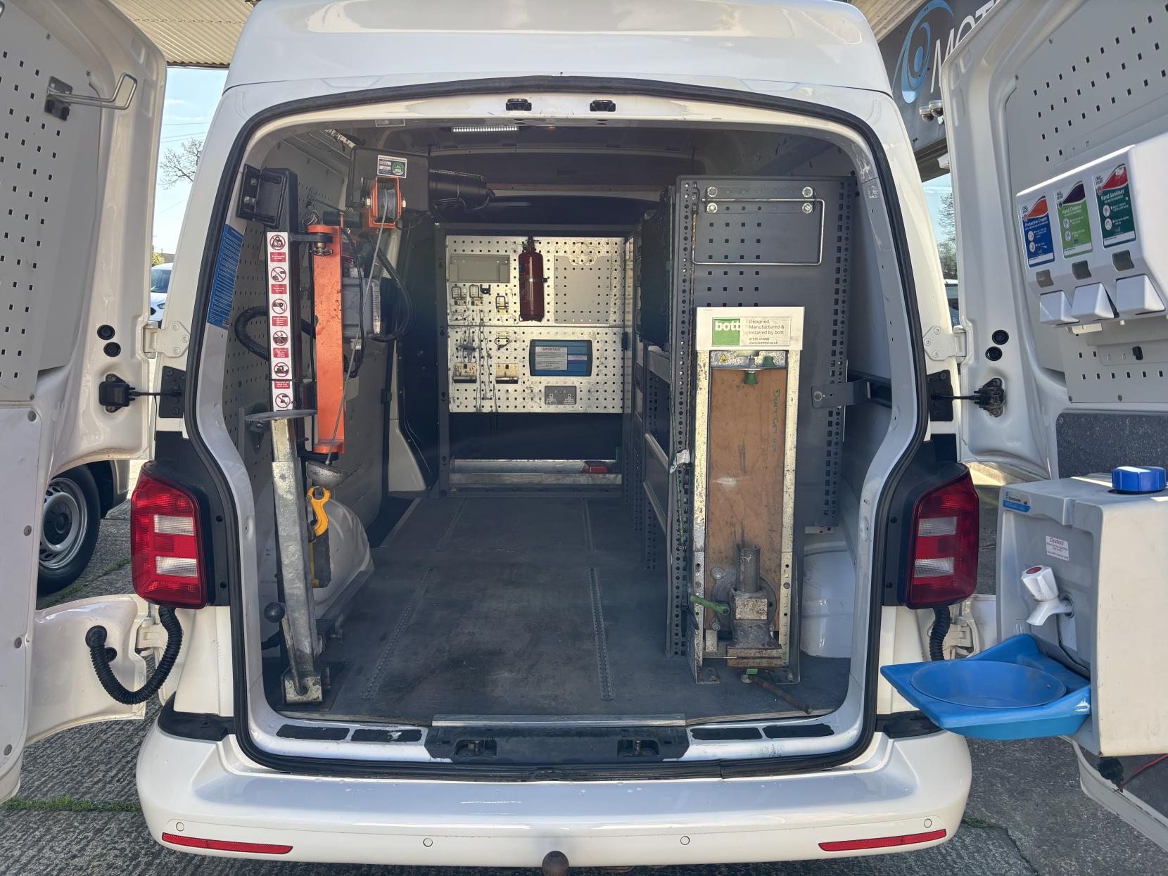 Volkswagen Transporter 2.0 TDI T32 BlueMotion Tech Highline Panel Van 5dr Diesel Manual 4Motion SWB Euro 6 (s/s) (150 ps)