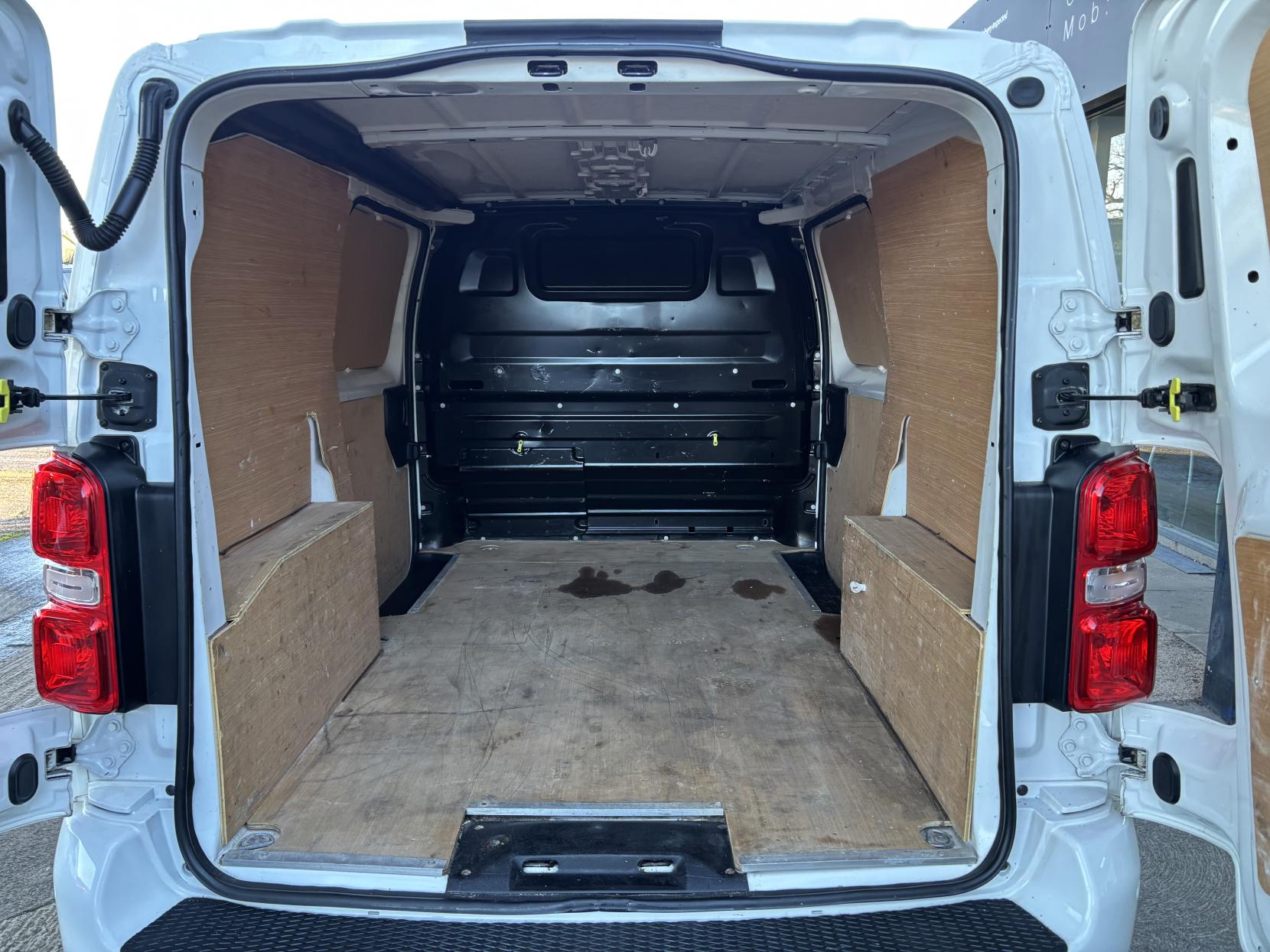 Citroen Dispatch 2.0 BlueHDi 1400 Driver M Panel Van 6dr Diesel Manual FWD 2 Euro 6 (s/s) (120 ps)