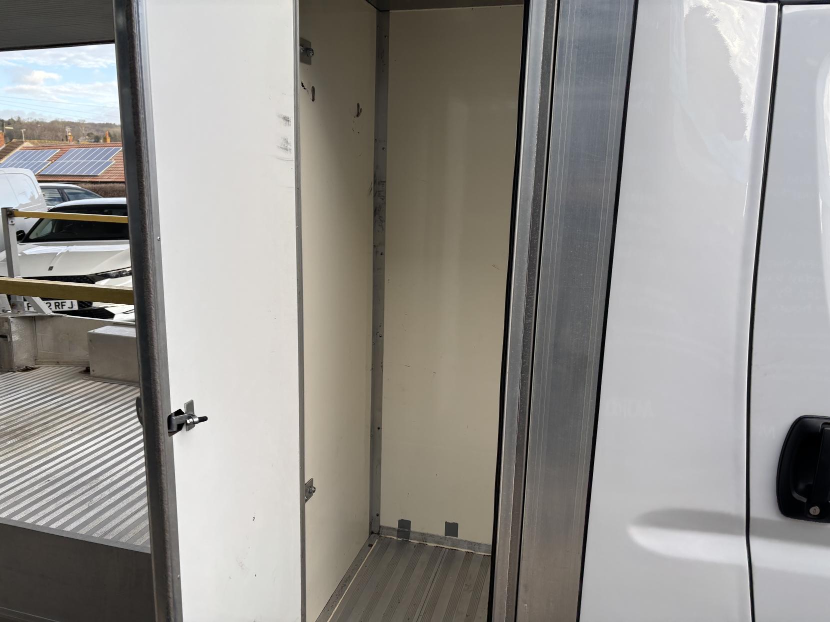 Peugeot Boxer LOW LOADER DROPSIDE SPECIALIST VEHICLE BLUEHDI 335 B/B