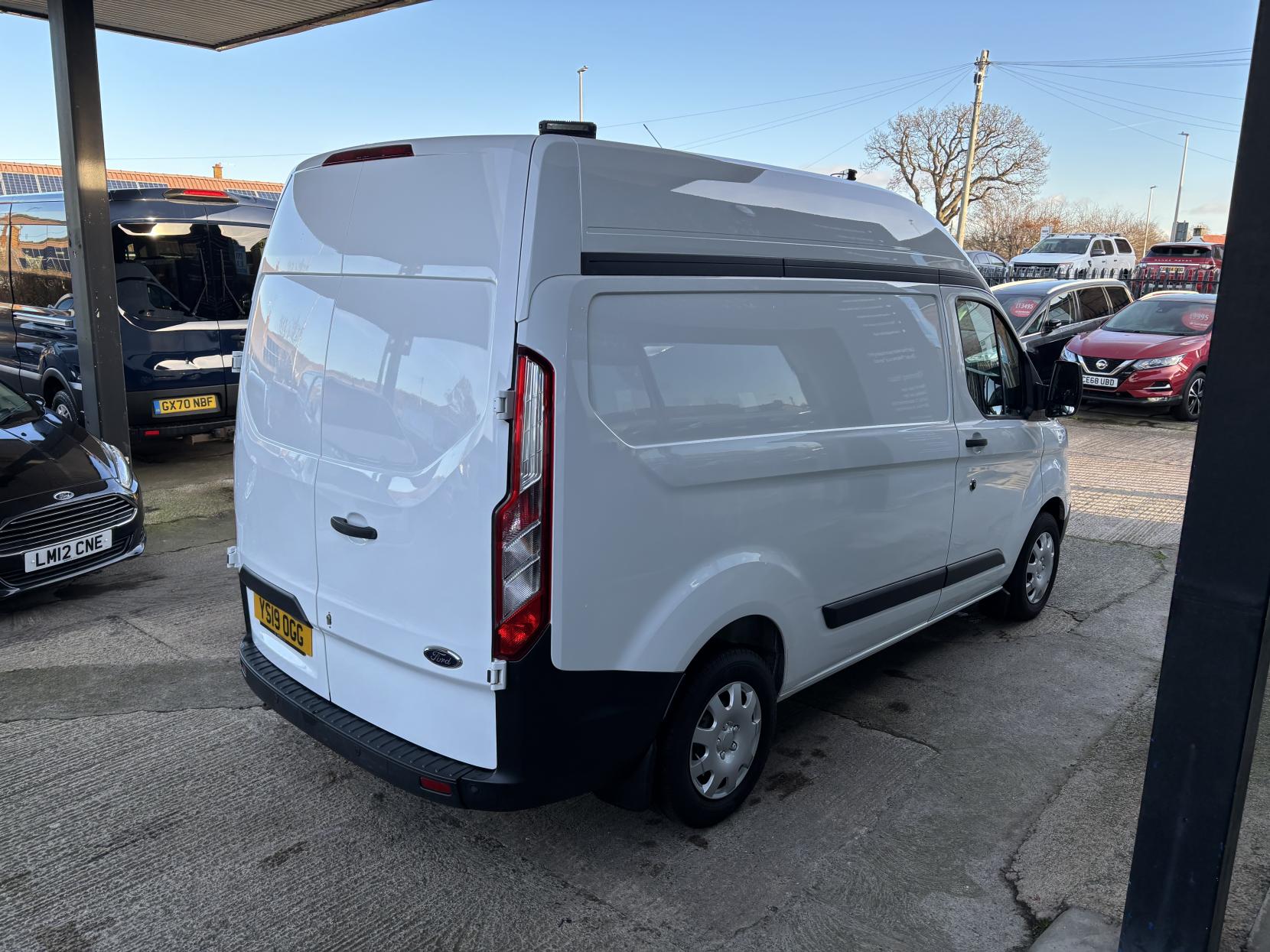 Ford Transit Custom 2.0 300 EcoBlue Panel Van 5dr Diesel Manual L1 H2 Euro 6 (105 ps)