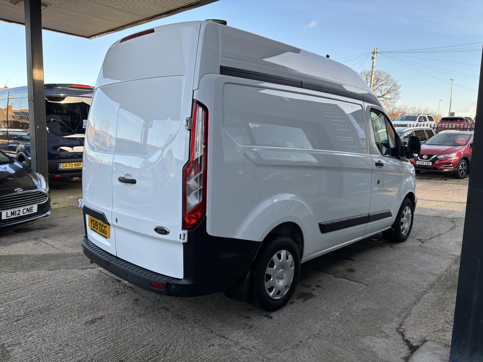 Ford Transit Custom 2.0 300 EcoBlue Panel Van 5dr Diesel Manual L1 H2 Euro 6 (105 ps)