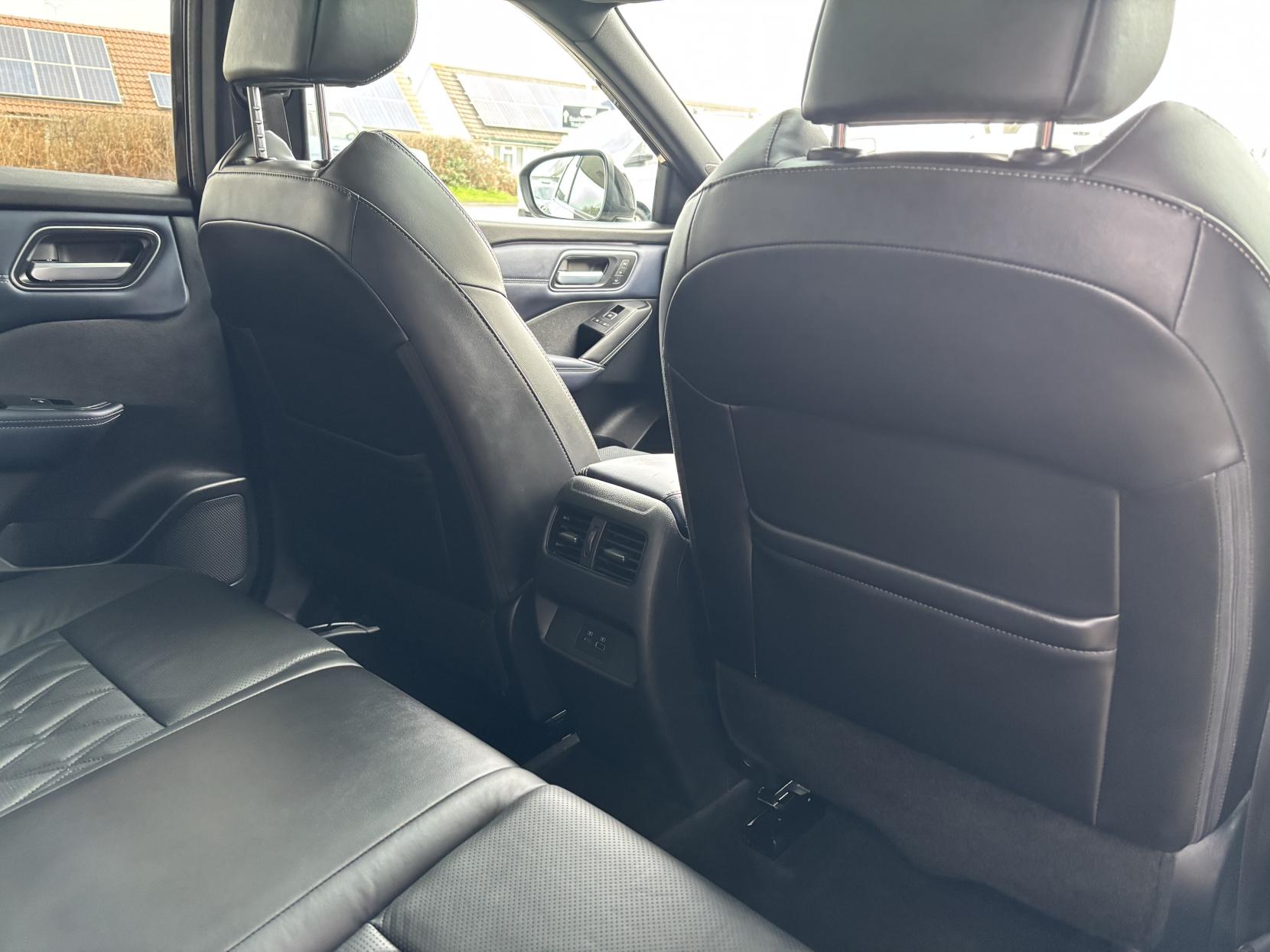 Nissan Qashqai 1.3 DIG-T MHEV Tekna+ SUV 5dr Petrol Hybrid XTRON Euro 6 (s/s) (158 ps)