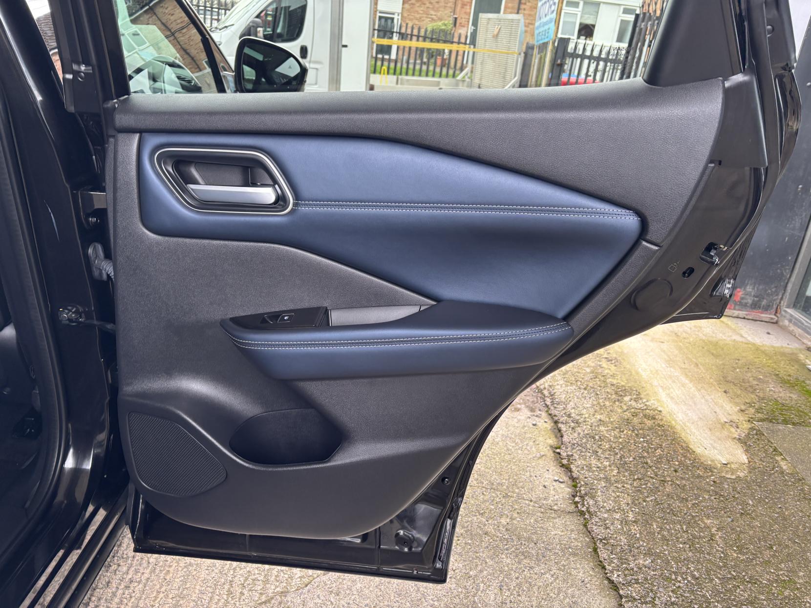 Nissan Qashqai 1.3 DIG-T MHEV Tekna+ SUV 5dr Petrol Hybrid XTRON Euro 6 (s/s) (158 ps)