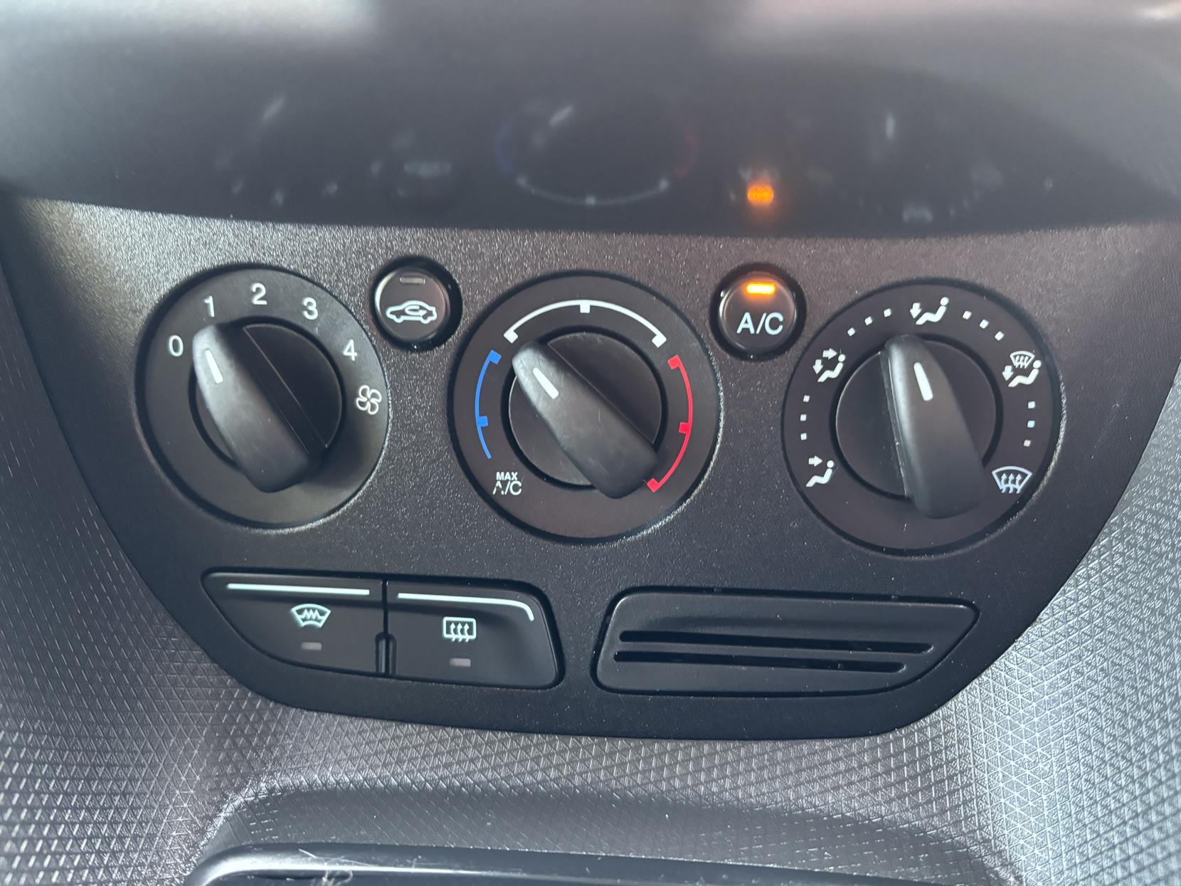 Ford Transit Connect 1.6 TDCi 210 Trend Panel Van 5dr Diesel Manual L2 H1 (128 g/km, 94 bhp)