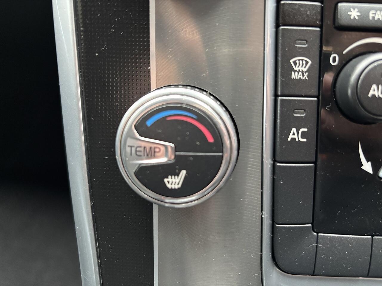 Volvo XC60 2.0 D4 R-Design Nav SUV 5dr Diesel Geartronic Euro 6 (s/s) (181 ps)