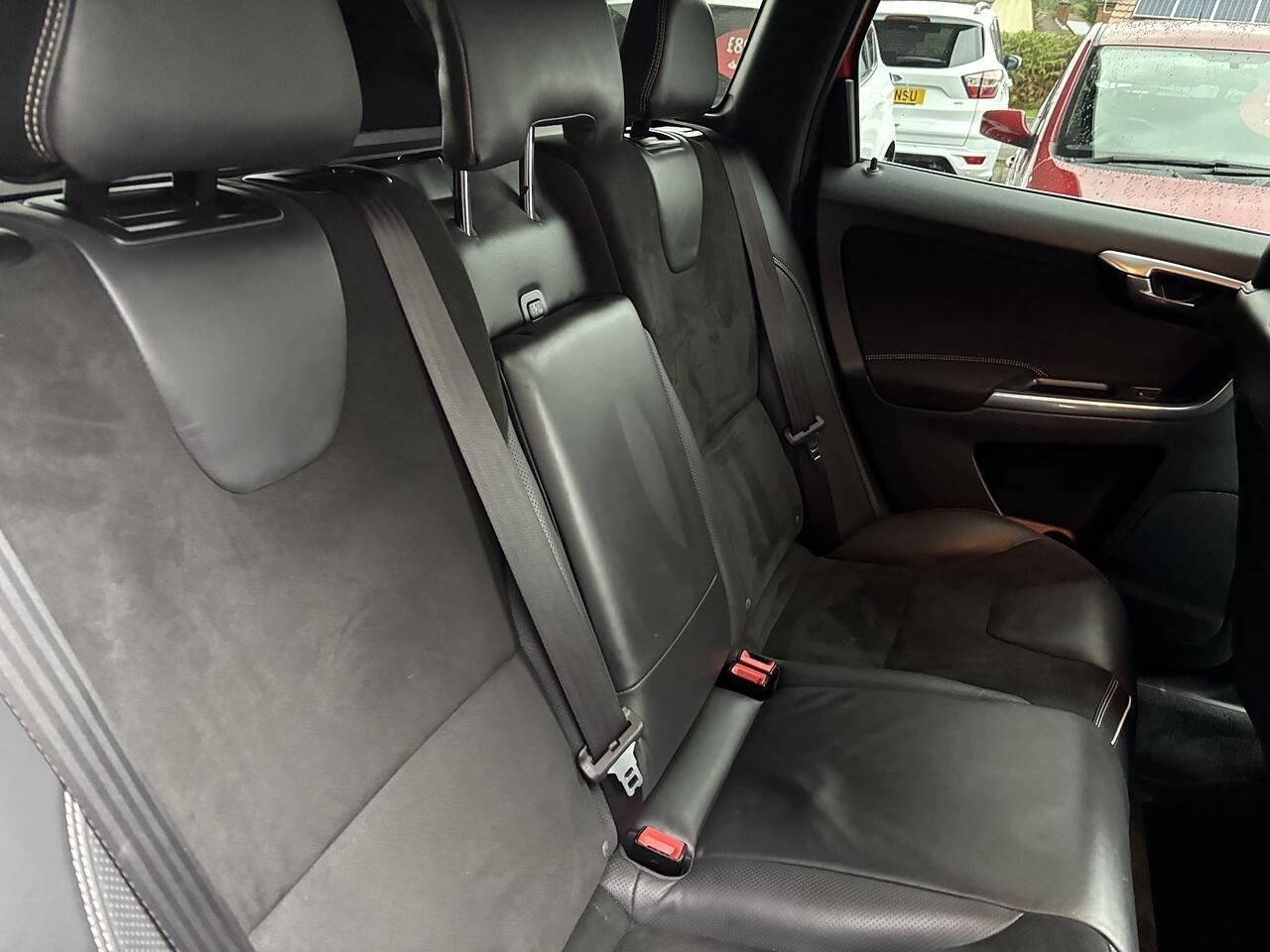 Volvo XC60 2.0 D4 R-Design Nav SUV 5dr Diesel Geartronic Euro 6 (s/s) (181 ps)