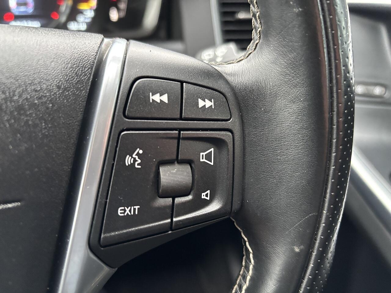 Volvo XC60 2.0 D4 R-Design Nav SUV 5dr Diesel Geartronic Euro 6 (s/s) (181 ps)