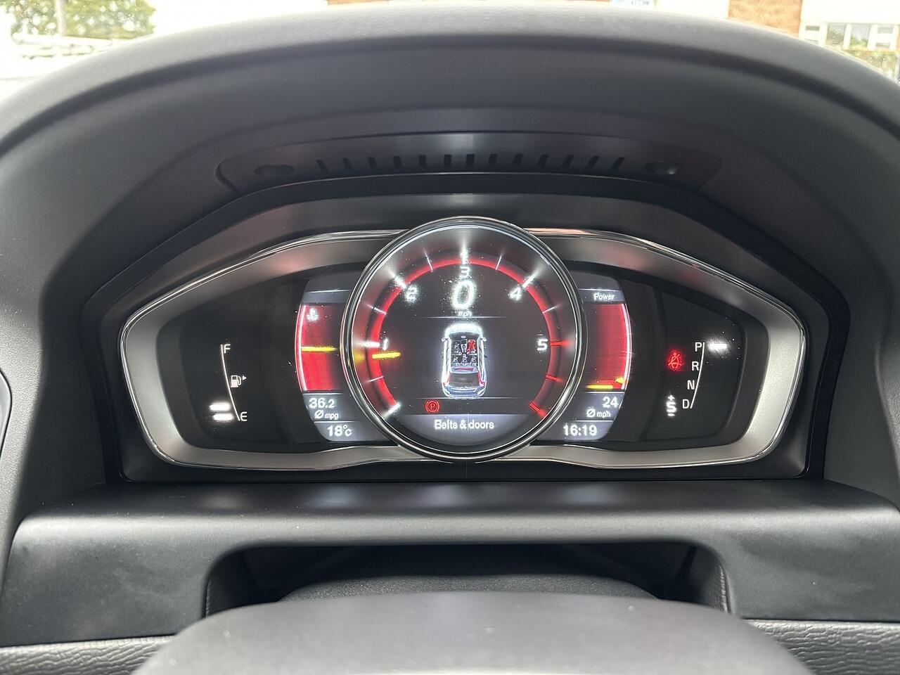 Volvo XC60 2.0 D4 R-Design Nav SUV 5dr Diesel Geartronic Euro 6 (s/s) (181 ps)