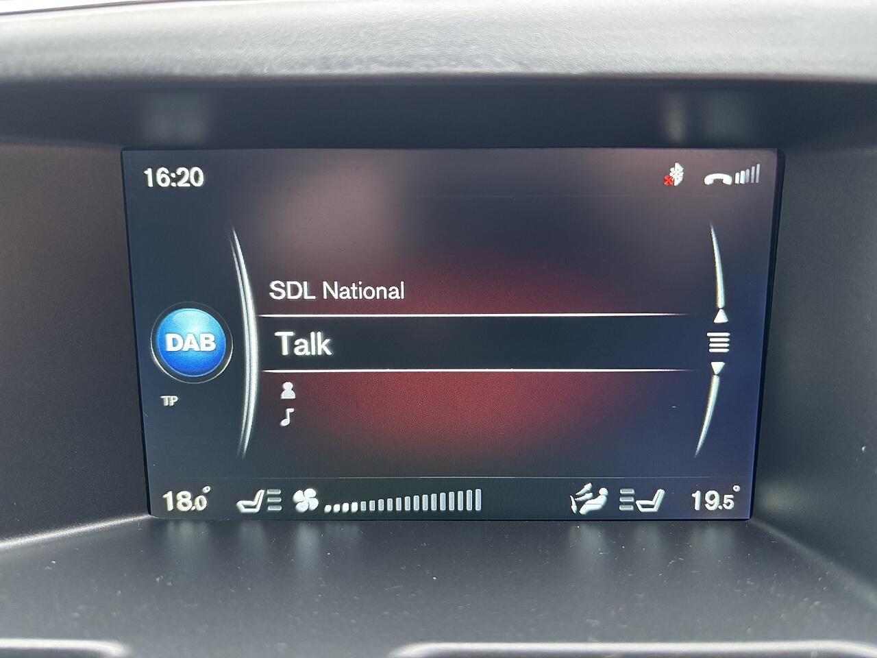 Volvo XC60 2.0 D4 R-Design Nav SUV 5dr Diesel Geartronic Euro 6 (s/s) (181 ps)