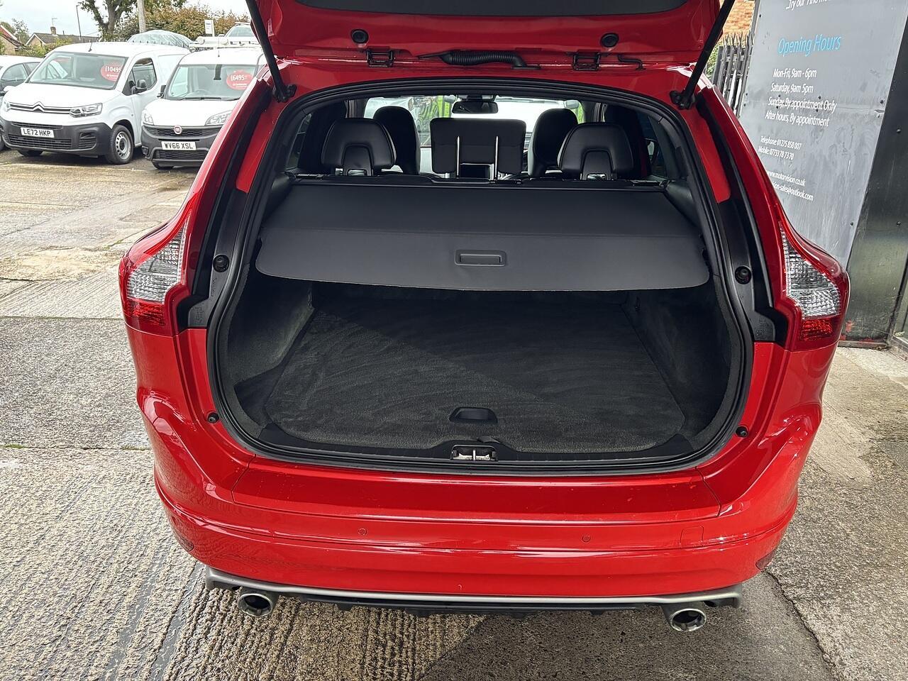 Volvo XC60 2.0 D4 R-Design Nav SUV 5dr Diesel Geartronic Euro 6 (s/s) (181 ps)