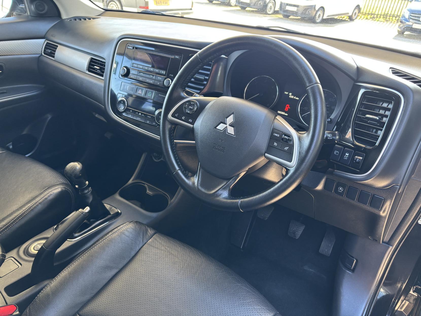 Mitsubishi Outlander 2.2 DI-D GX3 SUV 5dr Diesel Manual 4WD Euro 5 (s/s) (150 ps)