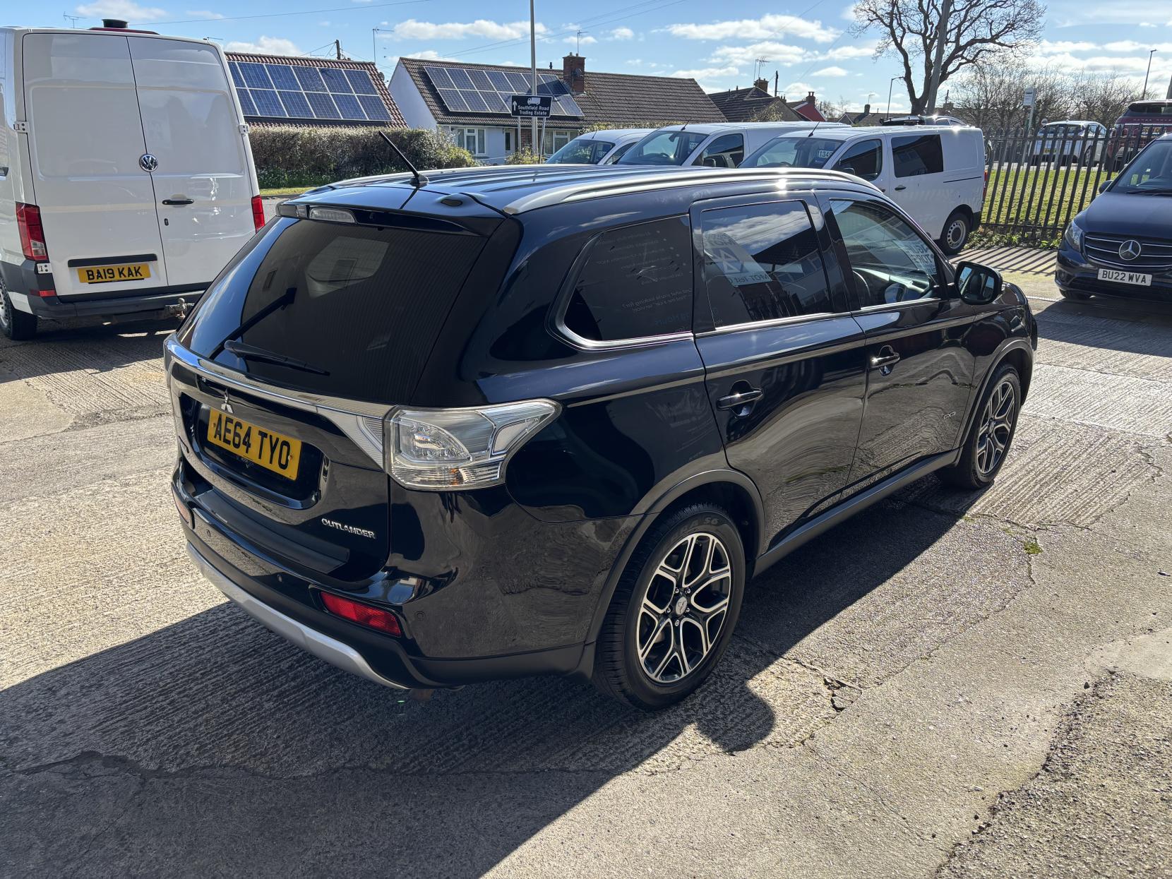 Mitsubishi Outlander 2.2 DI-D GX3 SUV 5dr Diesel Manual 4WD Euro 5 (s/s) (150 ps)