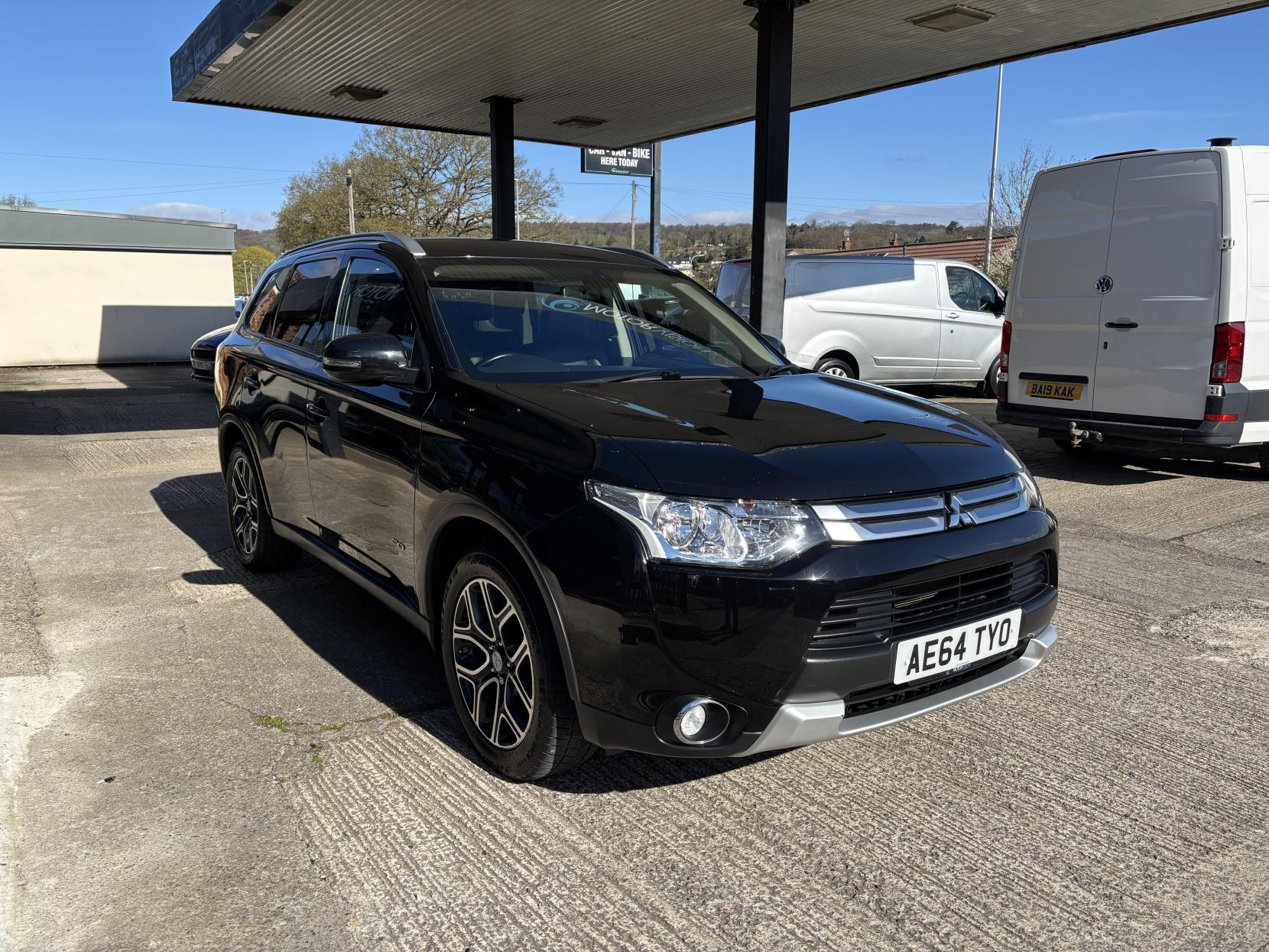 Mitsubishi Outlander 2.2 DI-D GX3 SUV 5dr Diesel Manual 4WD Euro 5 (s/s) (150 ps)