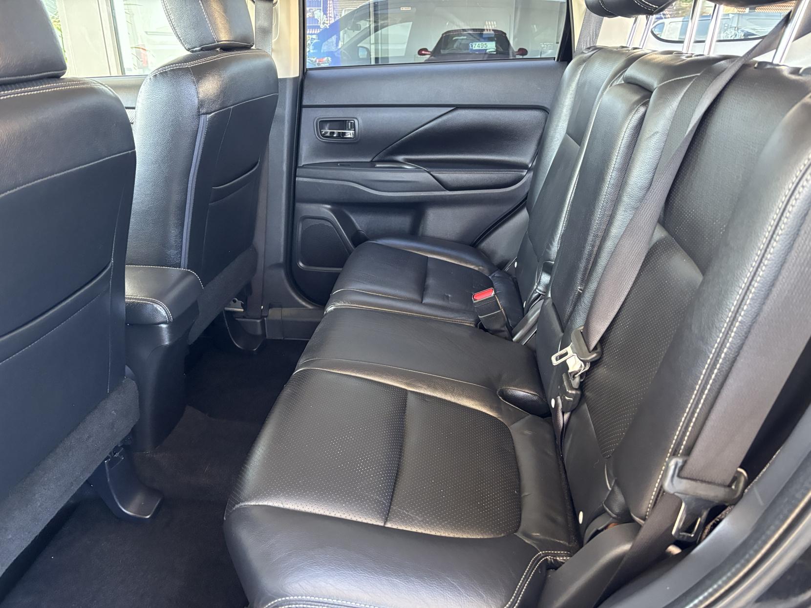 Mitsubishi Outlander 2.2 DI-D GX3 SUV 5dr Diesel Manual 4WD Euro 5 (s/s) (150 ps)