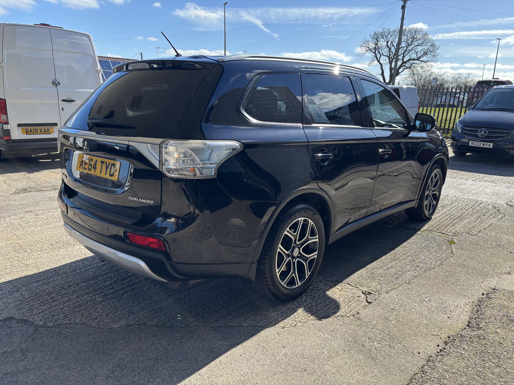 Mitsubishi Outlander 2.2 DI-D GX3 SUV 5dr Diesel Manual 4WD Euro 5 (s/s) (150 ps)