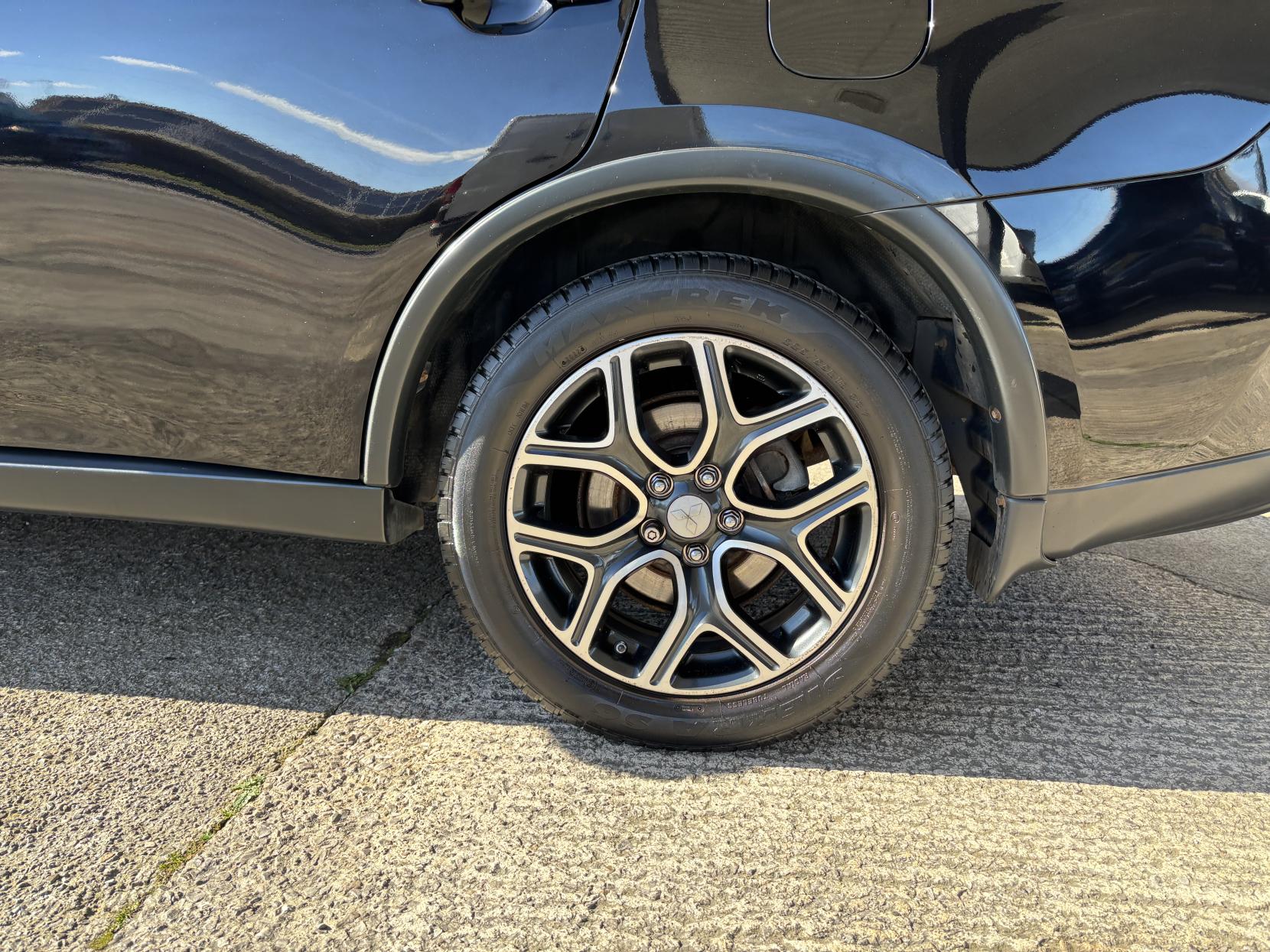 Mitsubishi Outlander 2.2 DI-D GX3 SUV 5dr Diesel Manual 4WD Euro 5 (s/s) (150 ps)