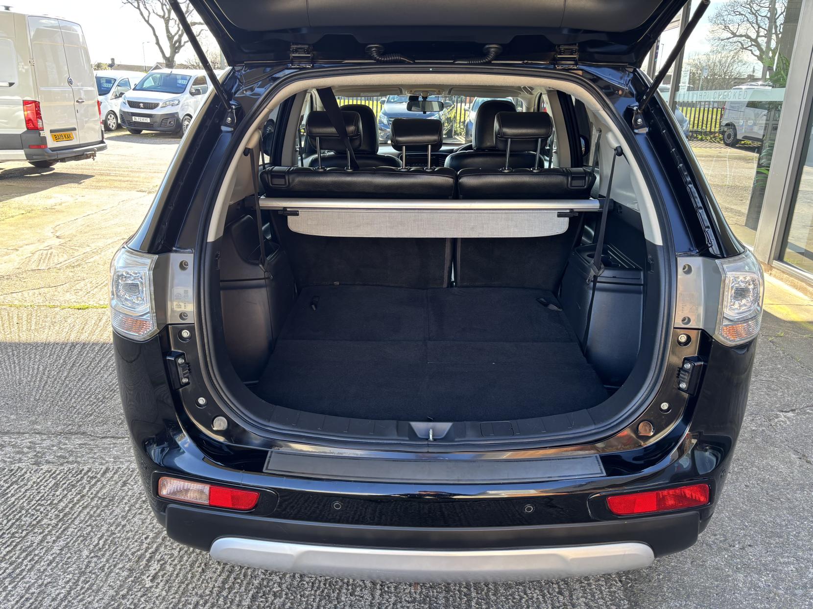 Mitsubishi Outlander 2.2 DI-D GX3 SUV 5dr Diesel Manual 4WD Euro 5 (s/s) (150 ps)