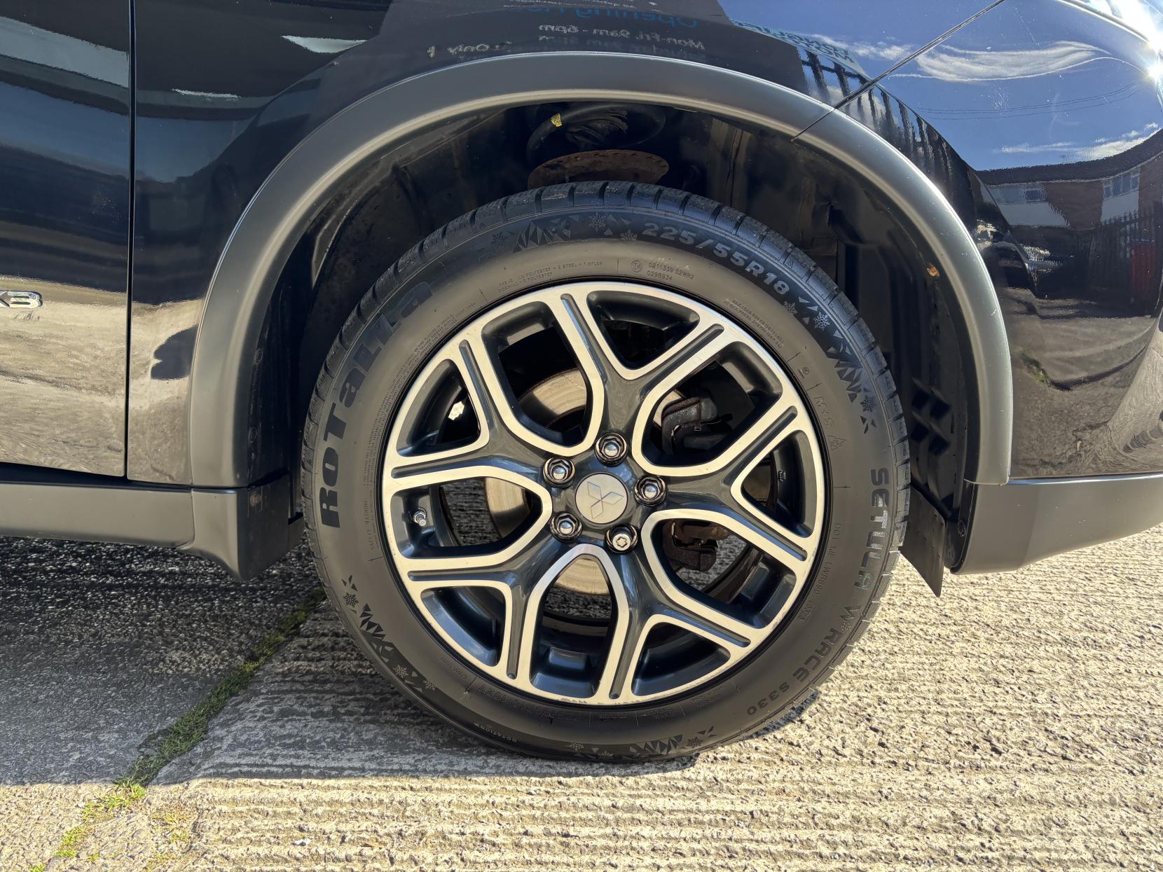 Mitsubishi Outlander 2.2 DI-D GX3 SUV 5dr Diesel Manual 4WD Euro 5 (s/s) (150 ps)