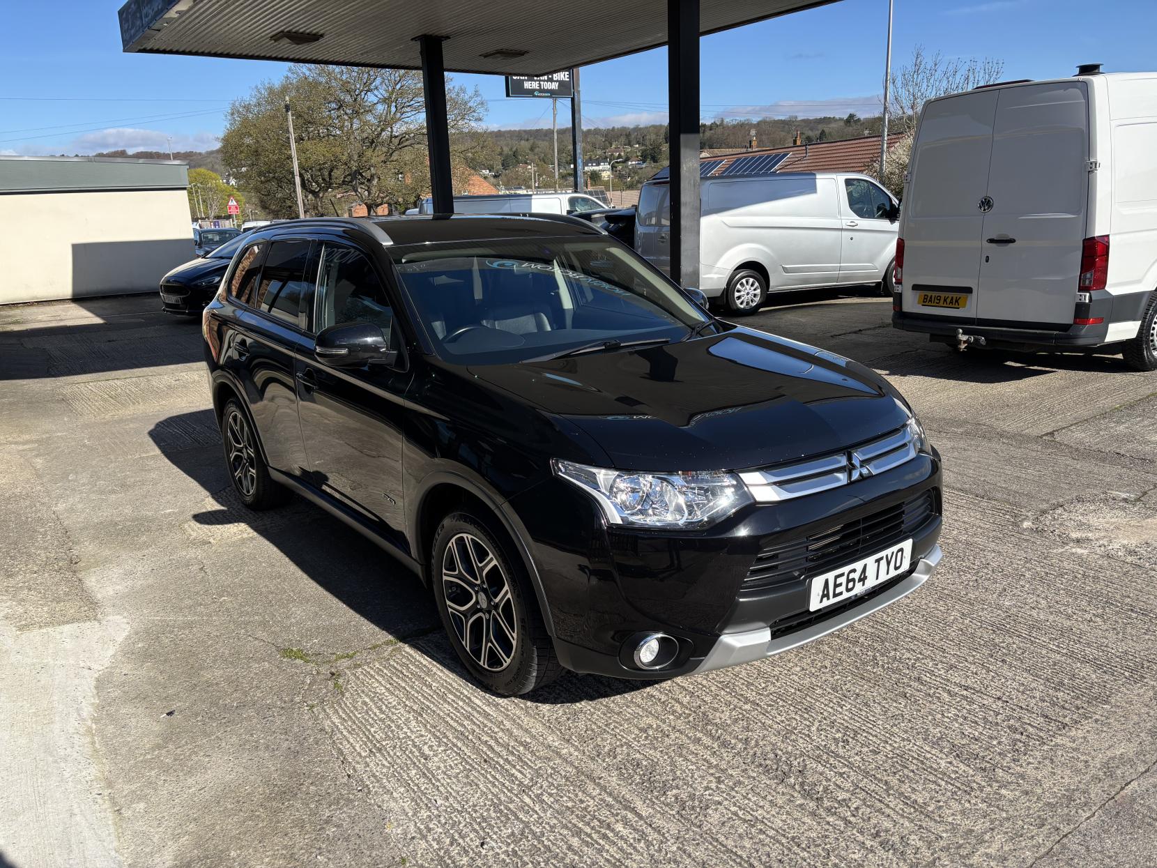 Mitsubishi Outlander 2.2 DI-D GX3 SUV 5dr Diesel Manual 4WD Euro 5 (s/s) (150 ps)