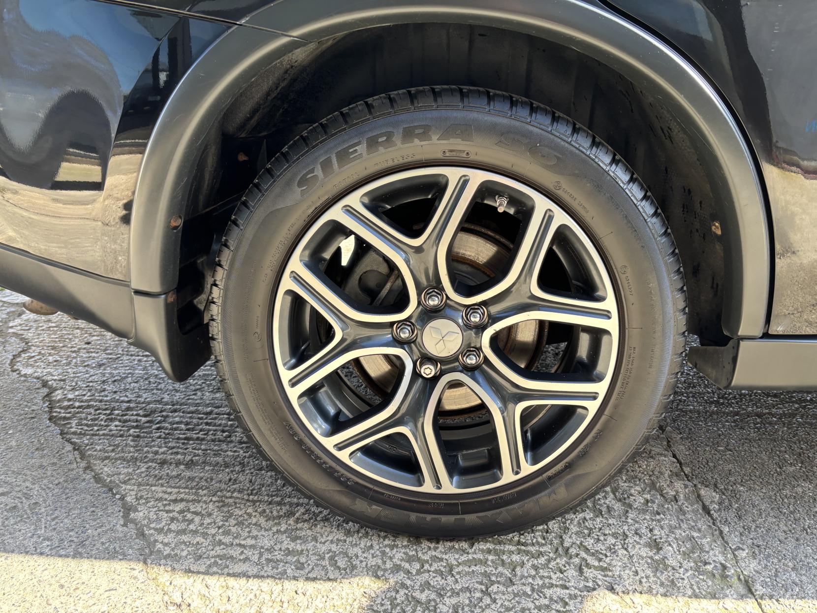 Mitsubishi Outlander 2.2 DI-D GX3 SUV 5dr Diesel Manual 4WD Euro 5 (s/s) (150 ps)