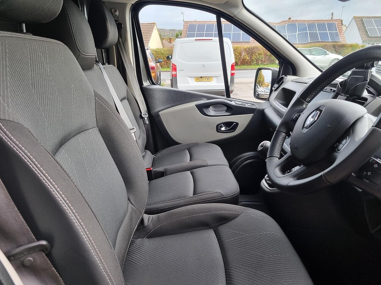 Renault Trafic 1.6 dCi ENERGY 27 Sport Nav Panel Van 5dr Diesel Manual SWB Standard Roof Euro 6 (s/s) (125 ps)